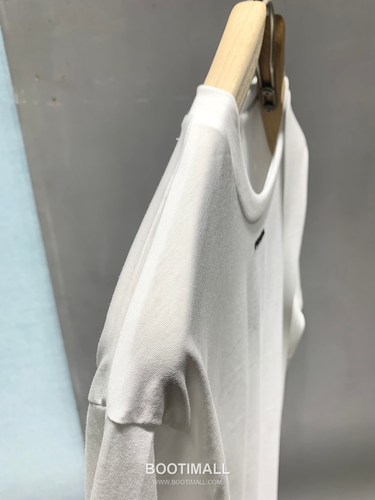 Prada SS26 Thick Logo Rubberized Mercerized Cotton T-Shirt 프라다 SS26 두꺼운 로고 압착 머서라이즈드 코튼 티셔츠 16