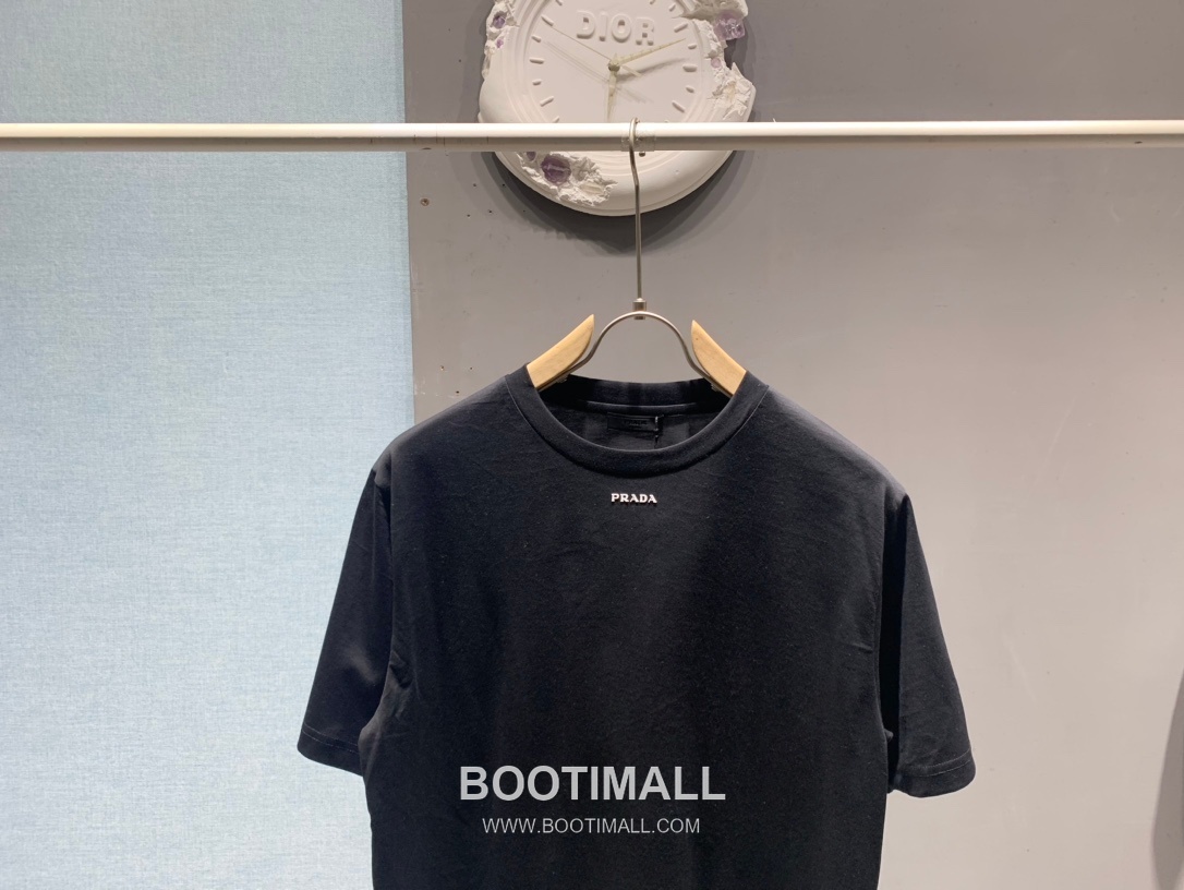 Prada SS26 Thick Logo Rubberized Mercerized Cotton T-Shirt 프라다 SS26 두꺼운 로고 압착 머서라이즈드 코튼 티셔츠 2