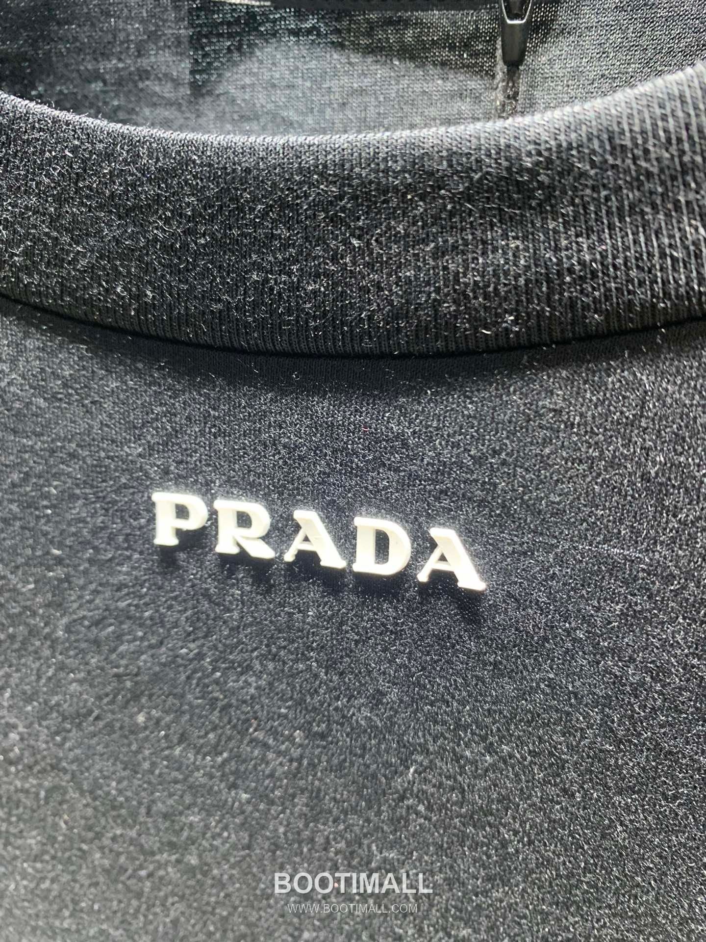 Prada SS26 Thick Logo Rubberized Mercerized Cotton T-Shirt 프라다 SS26 두꺼운 로고 압착 머서라이즈드 코튼 티셔츠 3