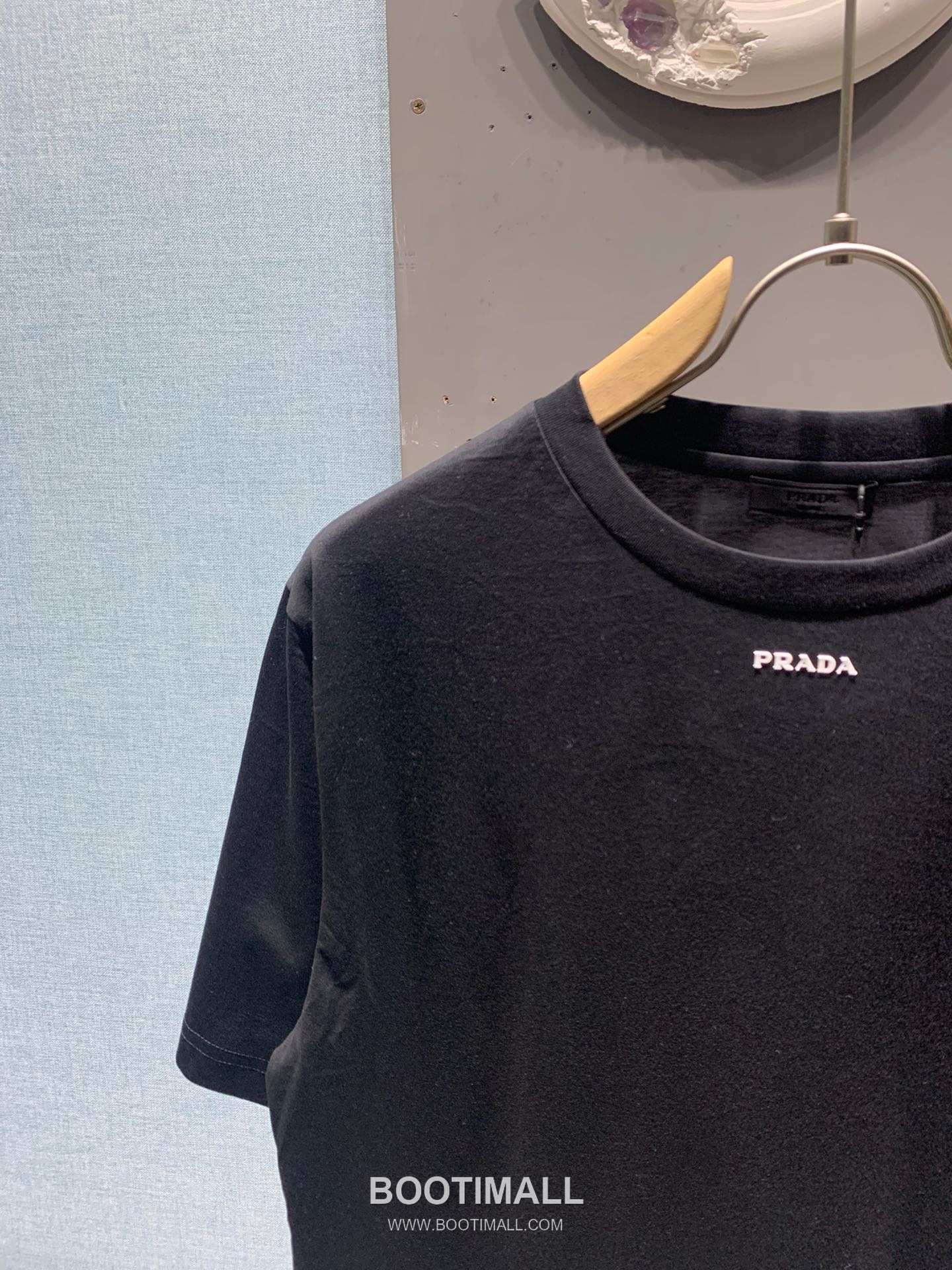 Prada SS26 Thick Logo Rubberized Mercerized Cotton T-Shirt 프라다 SS26 두꺼운 로고 압착 머서라이즈드 코튼 티셔츠 4