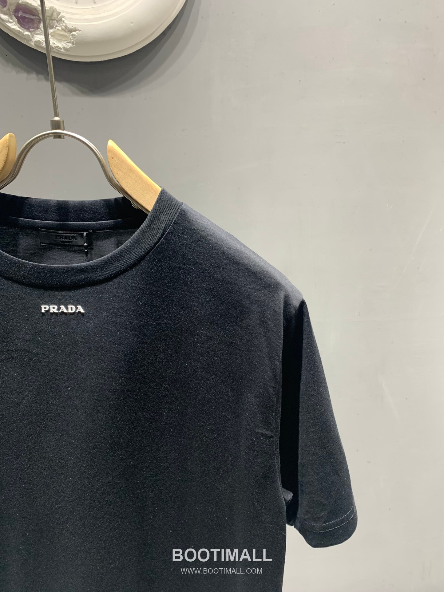 Prada SS26 Thick Logo Rubberized Mercerized Cotton T-Shirt 프라다 SS26 두꺼운 로고 압착 머서라이즈드 코튼 티셔츠 9