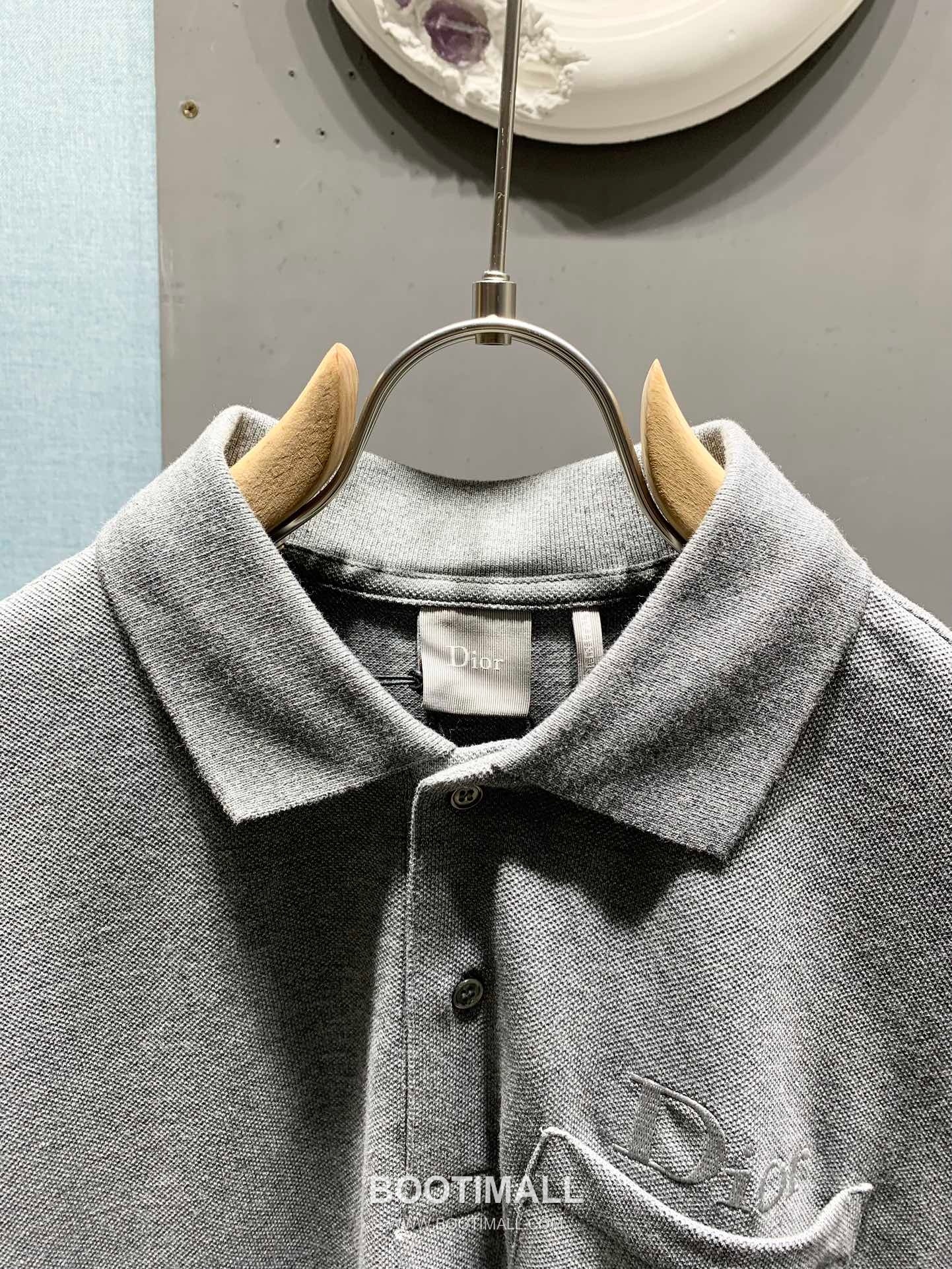 Dior SS26 Tone-on-Tone Embroidered Piqué Cotton Polo Shirt 디올 SS26 톤온톤 자수 피케 코튼 폴로 셔츠 5