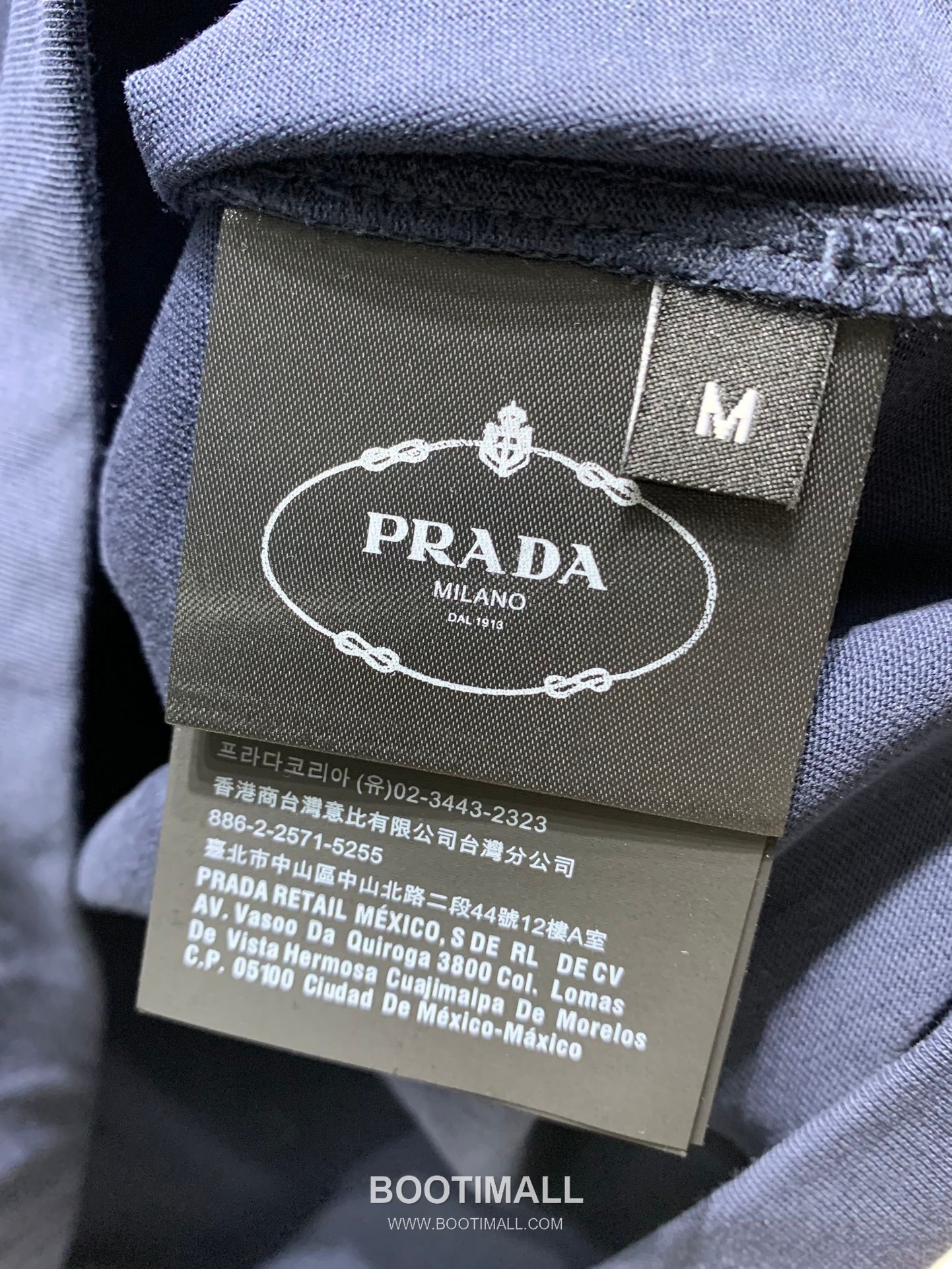 Prada SS26 Enamel Metal Triangle Logo Cotton T-Shirt 프라다 SS26 에나멜 메탈 트라이앵글 로고 코튼 티셔츠 7
