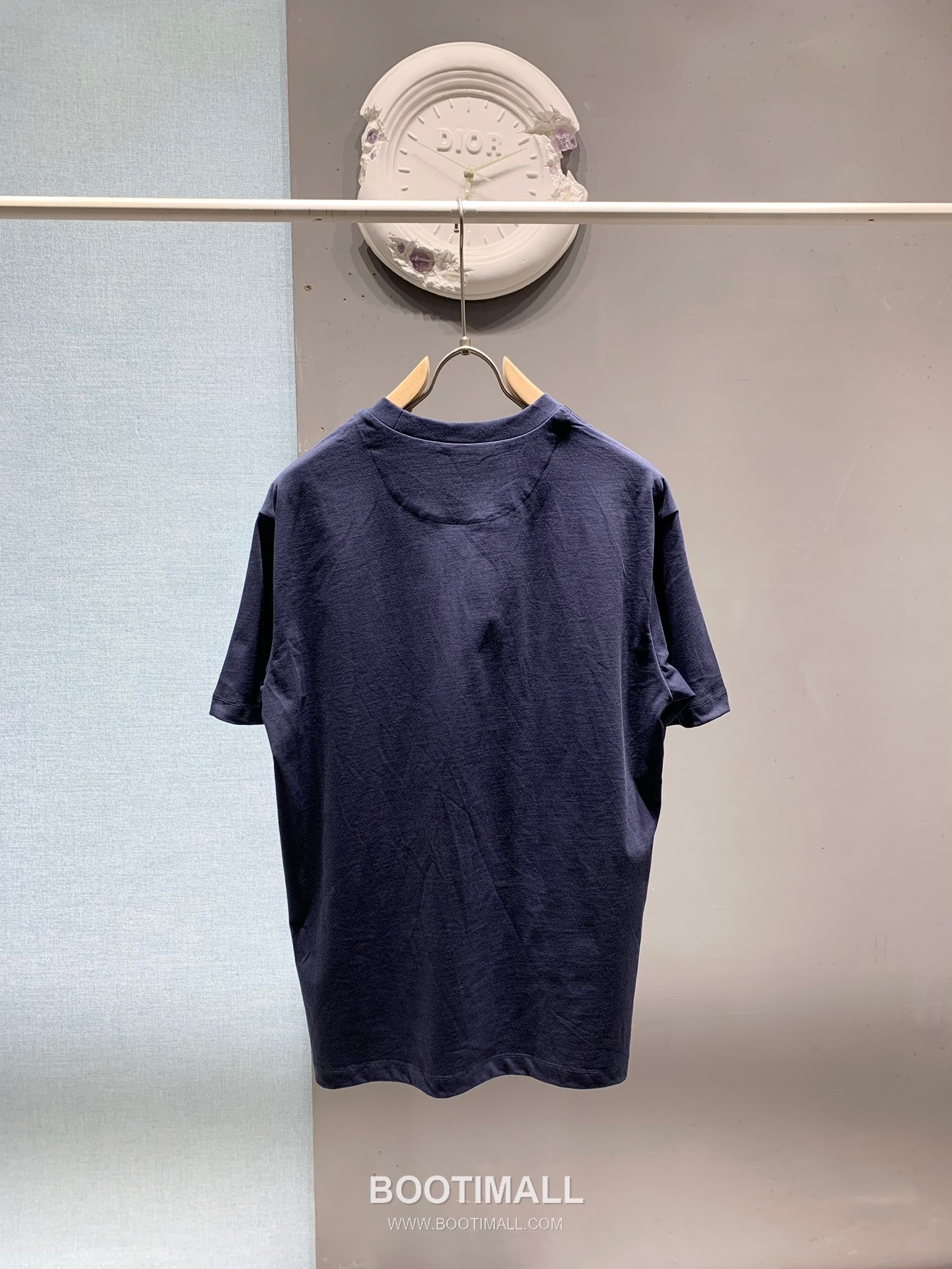 Prada SS26 Enamel Metal Triangle Logo Cotton T-Shirt 프라다 SS26 에나멜 메탈 트라이앵글 로고 코튼 티셔츠 8