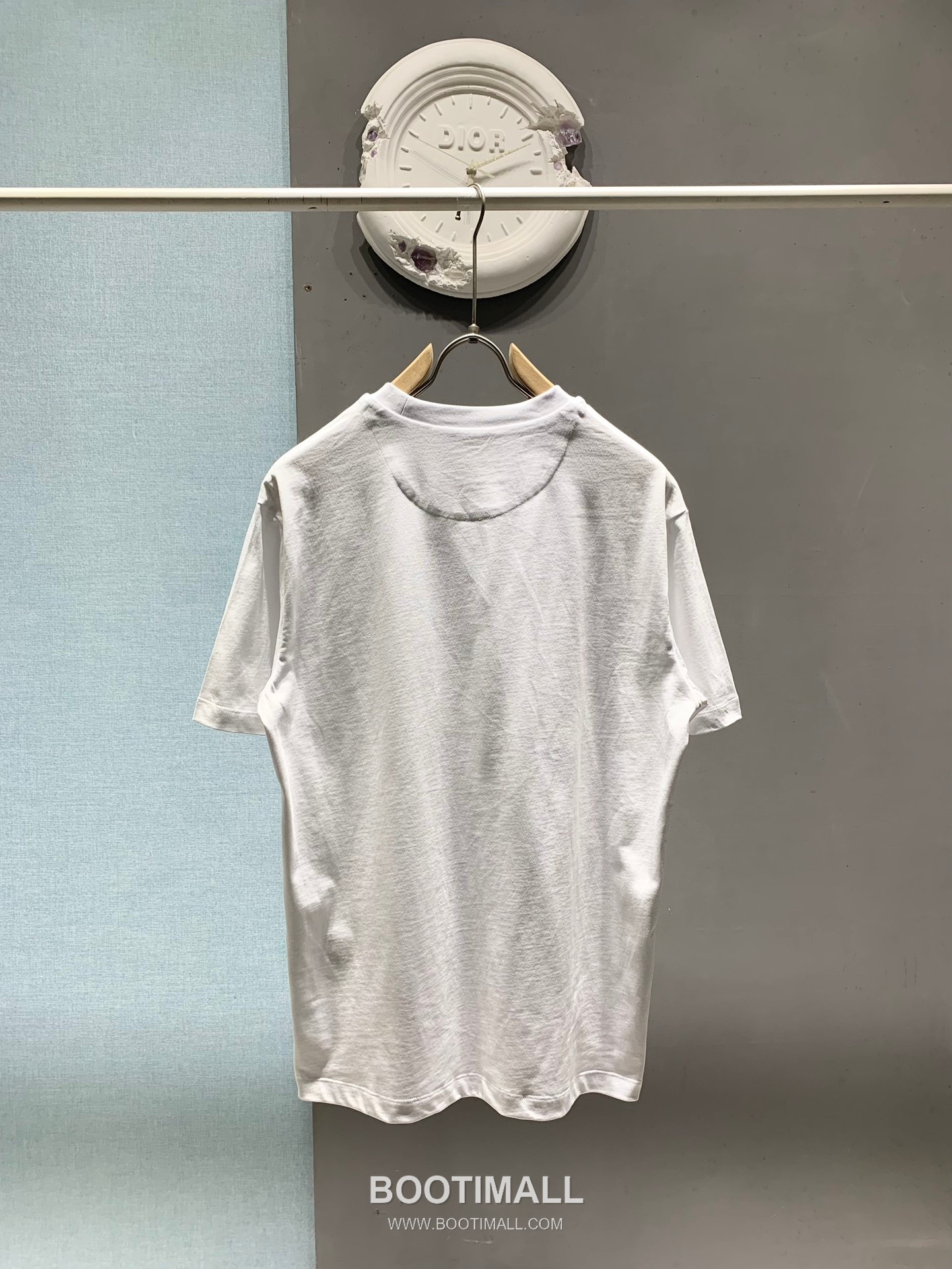 Prada SS26 Enamel Metal Triangle Logo Cotton T-Shirt 프라다 SS26 에나멜 메탈 트라이앵글 로고 코튼 티셔츠 8