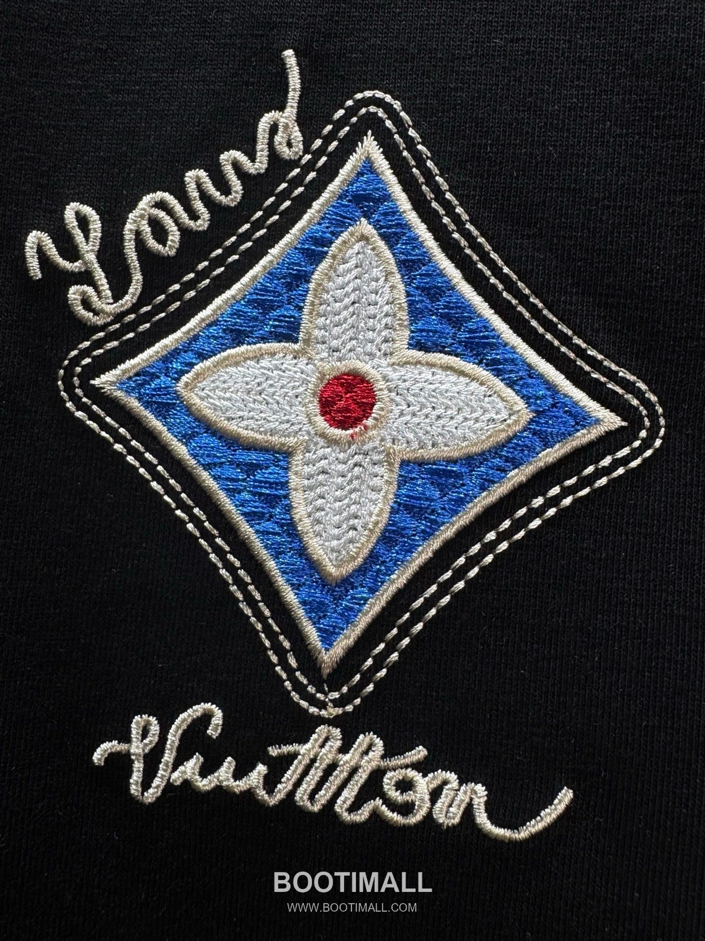 Louis Vuitton SS26 Clover Embroidered Logo Heavy Cotton T-Shirt 루이비통 SS26 클로버 자수 로고 헤비 코튼 티셔츠 AAW98215 4