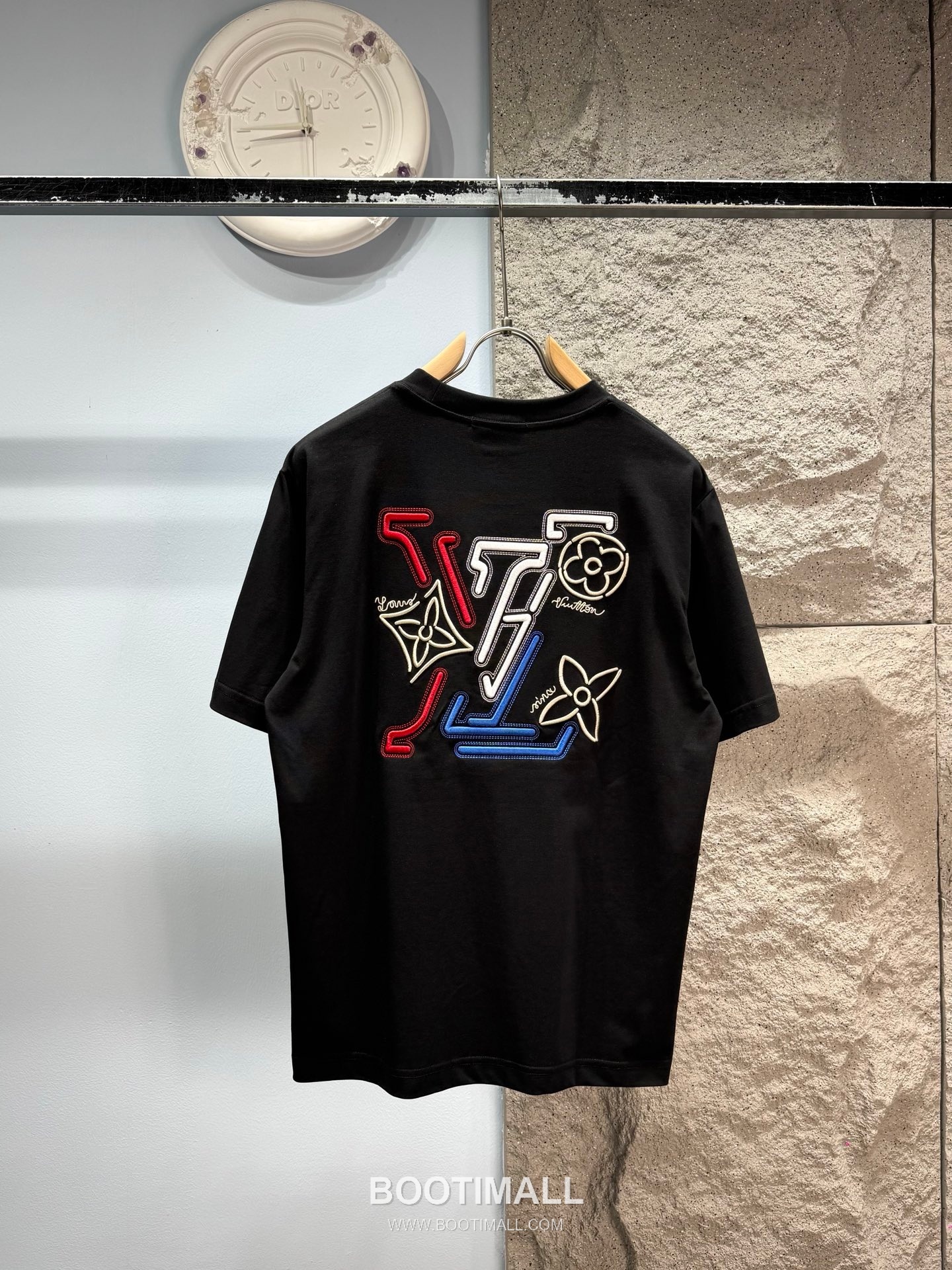 Louis Vuitton SS26 Clover Embroidered Logo Heavy Cotton T-Shirt 루이비통 SS26 클로버 자수 로고 헤비 코튼 티셔츠 AAW98215 8