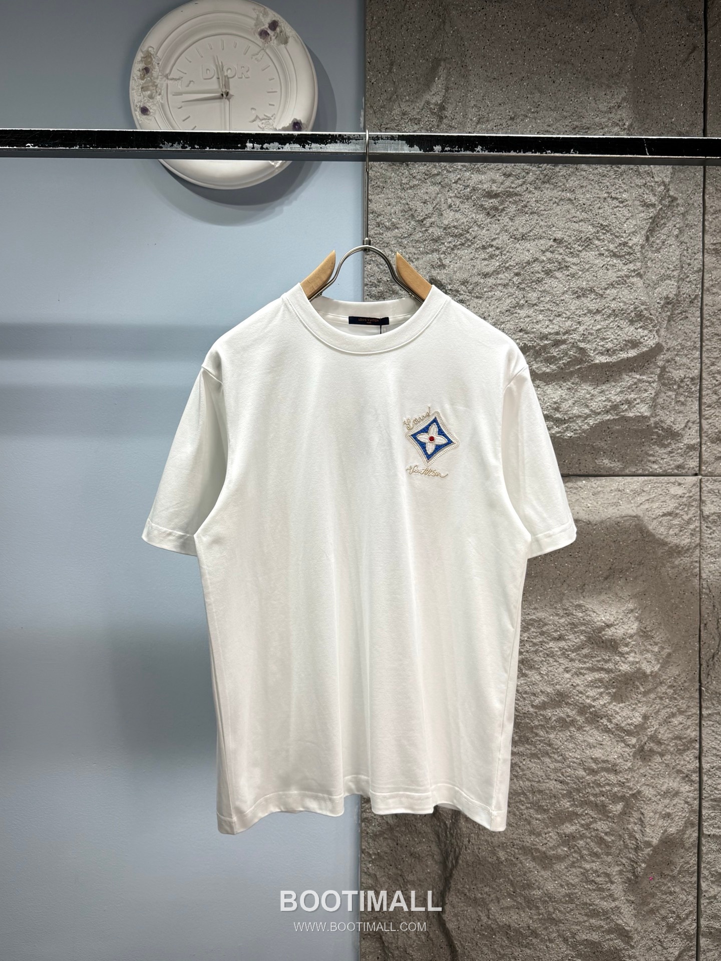 Louis Vuitton SS26 Clover Embroidered Logo Heavy Cotton T-Shirt 루이비통 SS26 클로버 자수 로고 헤비 코튼 티셔츠 AAW98215 5