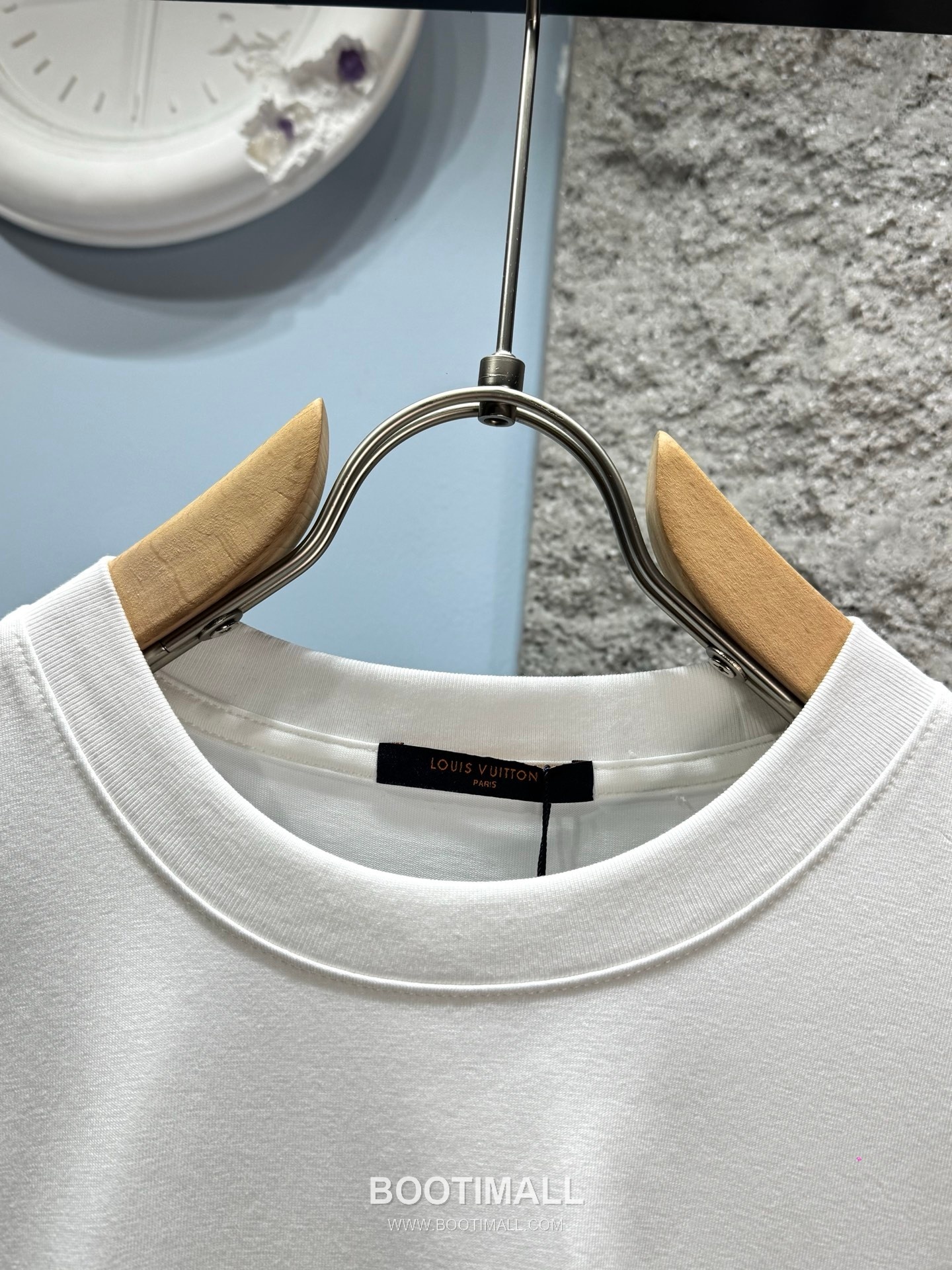 Louis Vuitton SS26 Clover Embroidered Logo Heavy Cotton T-Shirt 루이비통 SS26 클로버 자수 로고 헤비 코튼 티셔츠 AAW98215 6