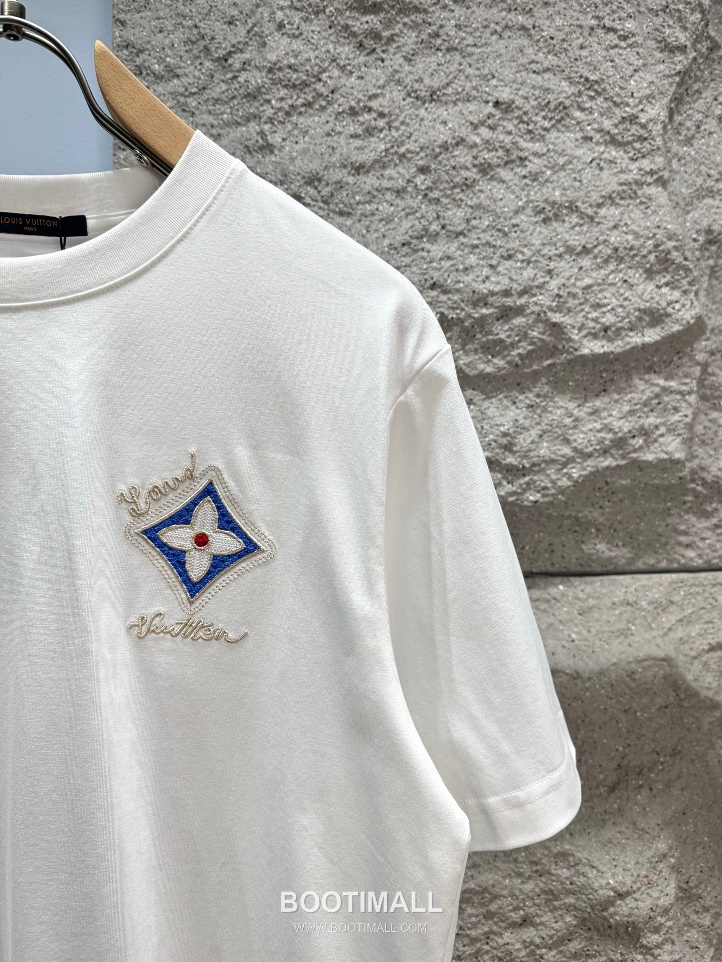 Louis Vuitton SS26 Clover Embroidered Logo Heavy Cotton T-Shirt 루이비통 SS26 클로버 자수 로고 헤비 코튼 티셔츠 AAW98215 7