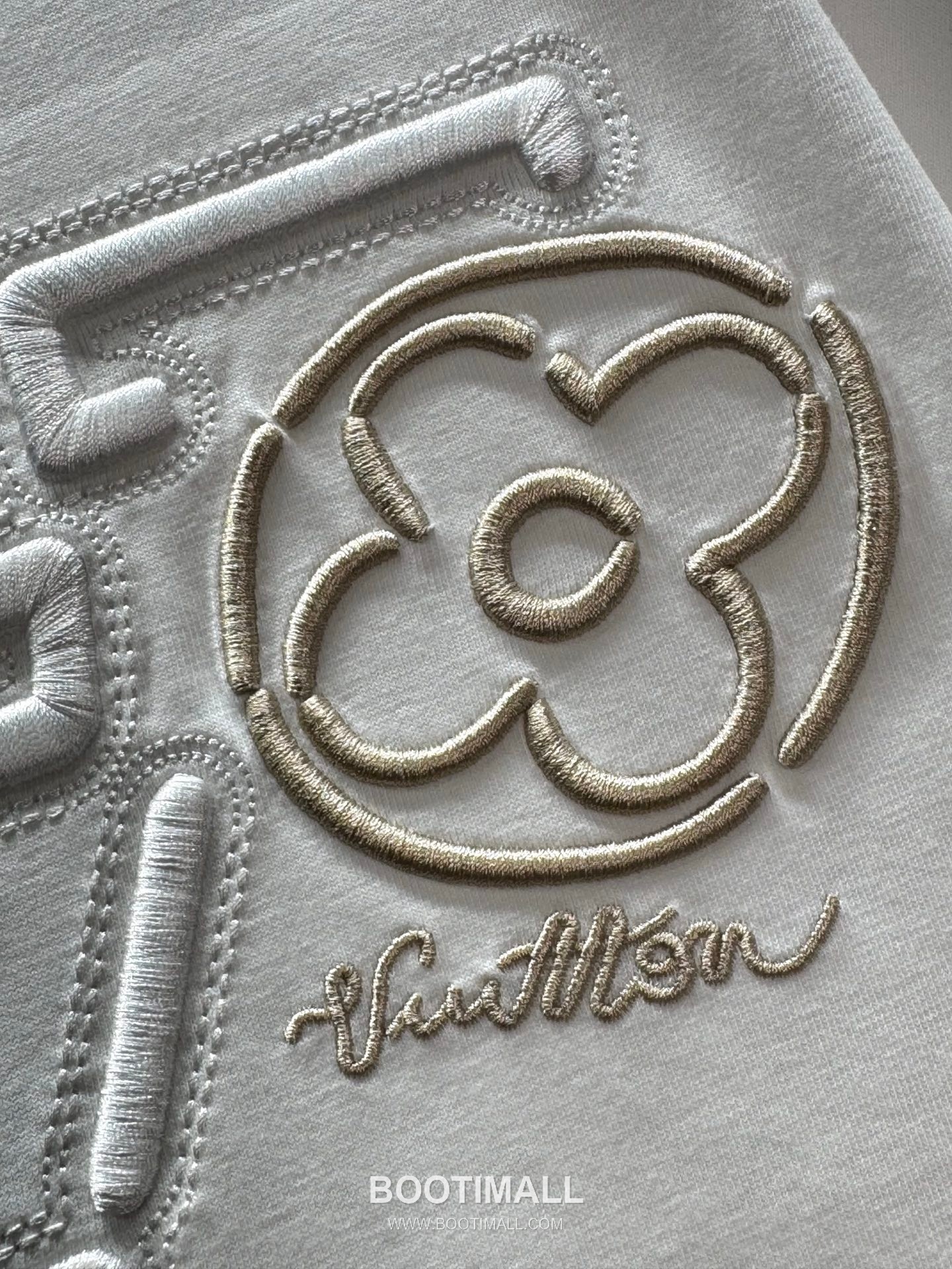 Louis Vuitton SS26 Clover Embroidered Logo Heavy Cotton T-Shirt 루이비통 SS26 클로버 자수 로고 헤비 코튼 티셔츠 AAW98215 12