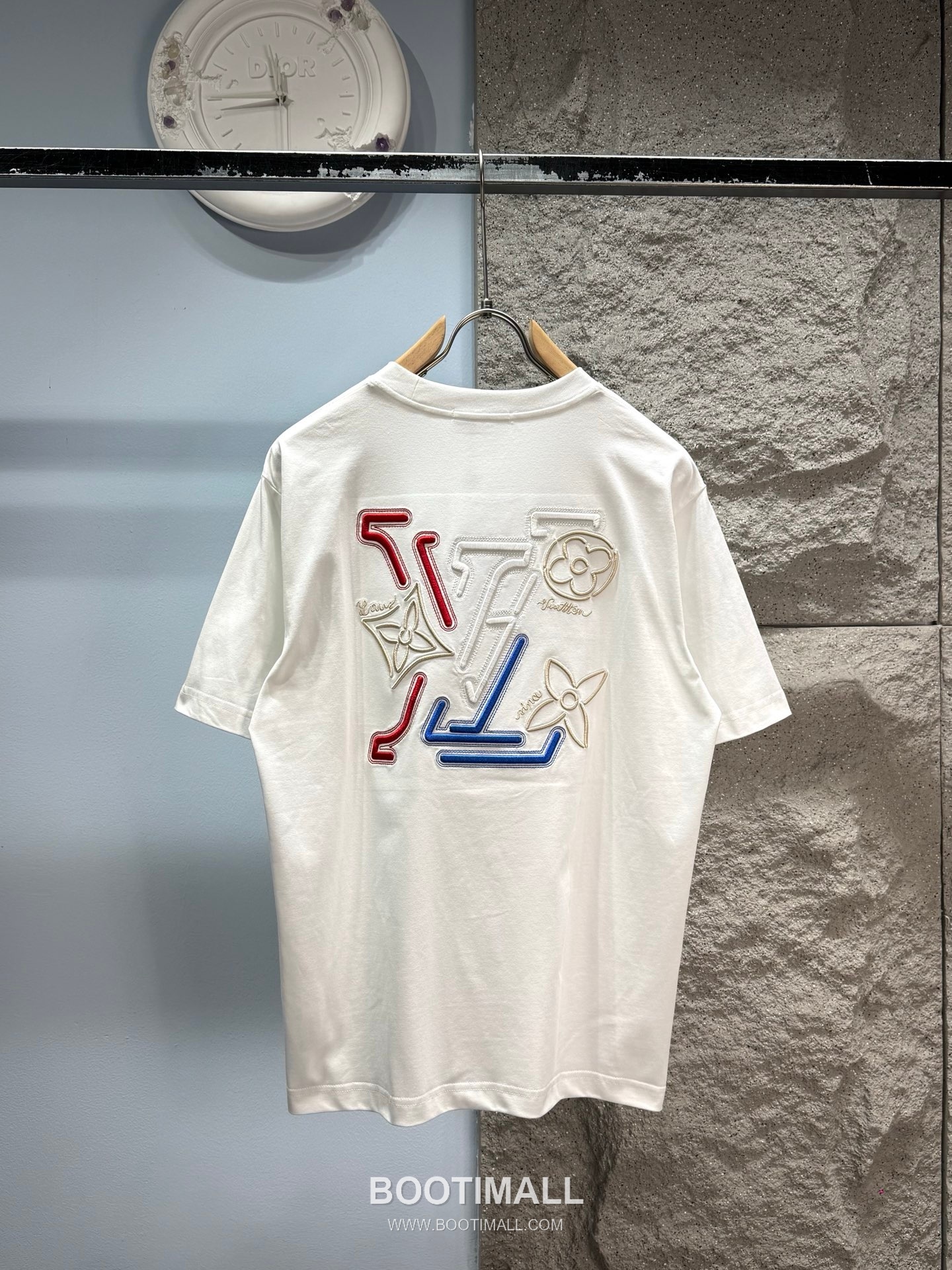Louis Vuitton SS26 Clover Embroidered Logo Heavy Cotton T-Shirt 루이비통 SS26 클로버 자수 로고 헤비 코튼 티셔츠 AAW98215 13