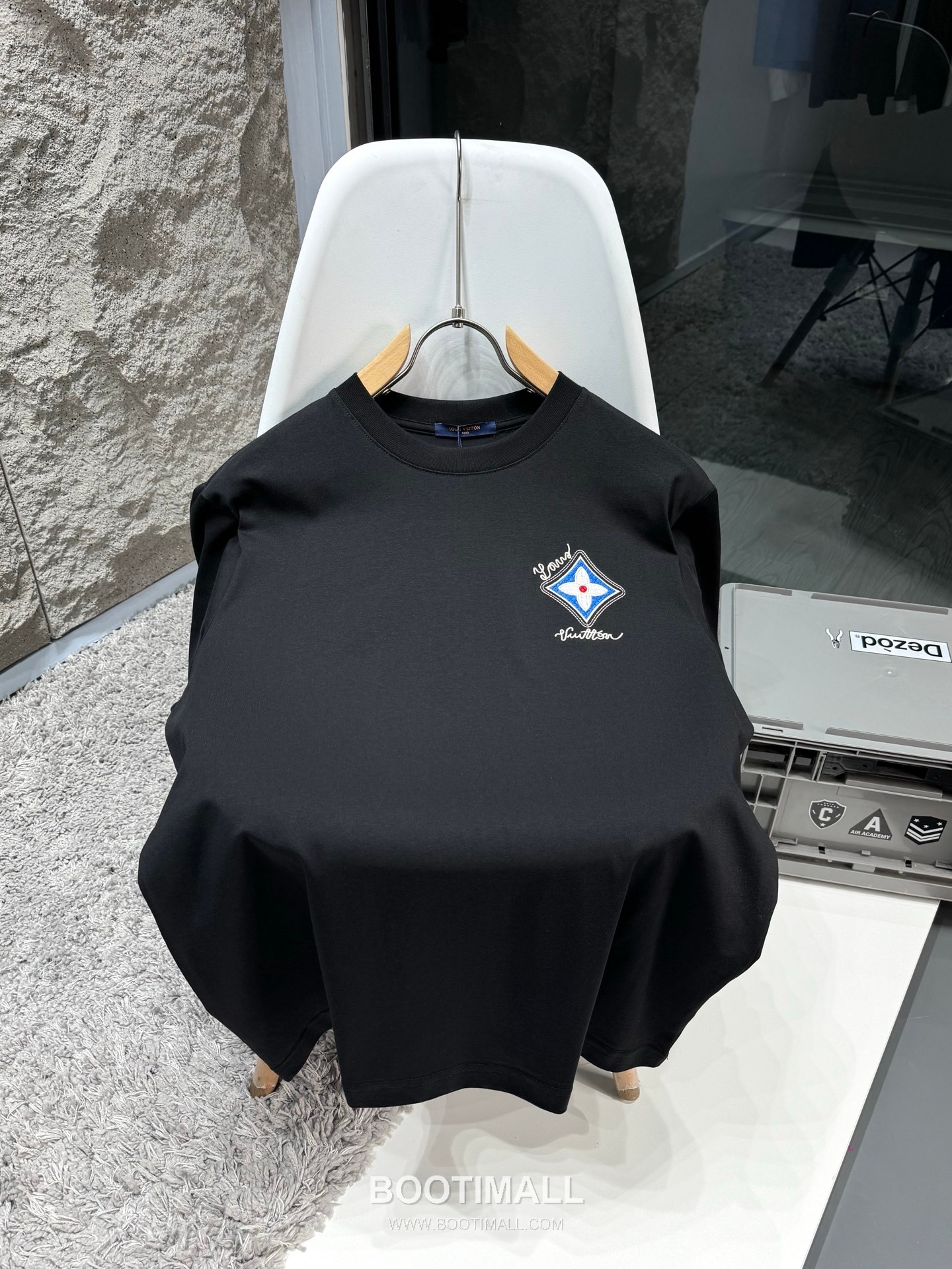 Louis Vuitton SS26 Clover Embroidered Logo Heavy Cotton T-Shirt 루이비통 SS26 클로버 자수 로고 헤비 코튼 티셔츠 AAW98215 15