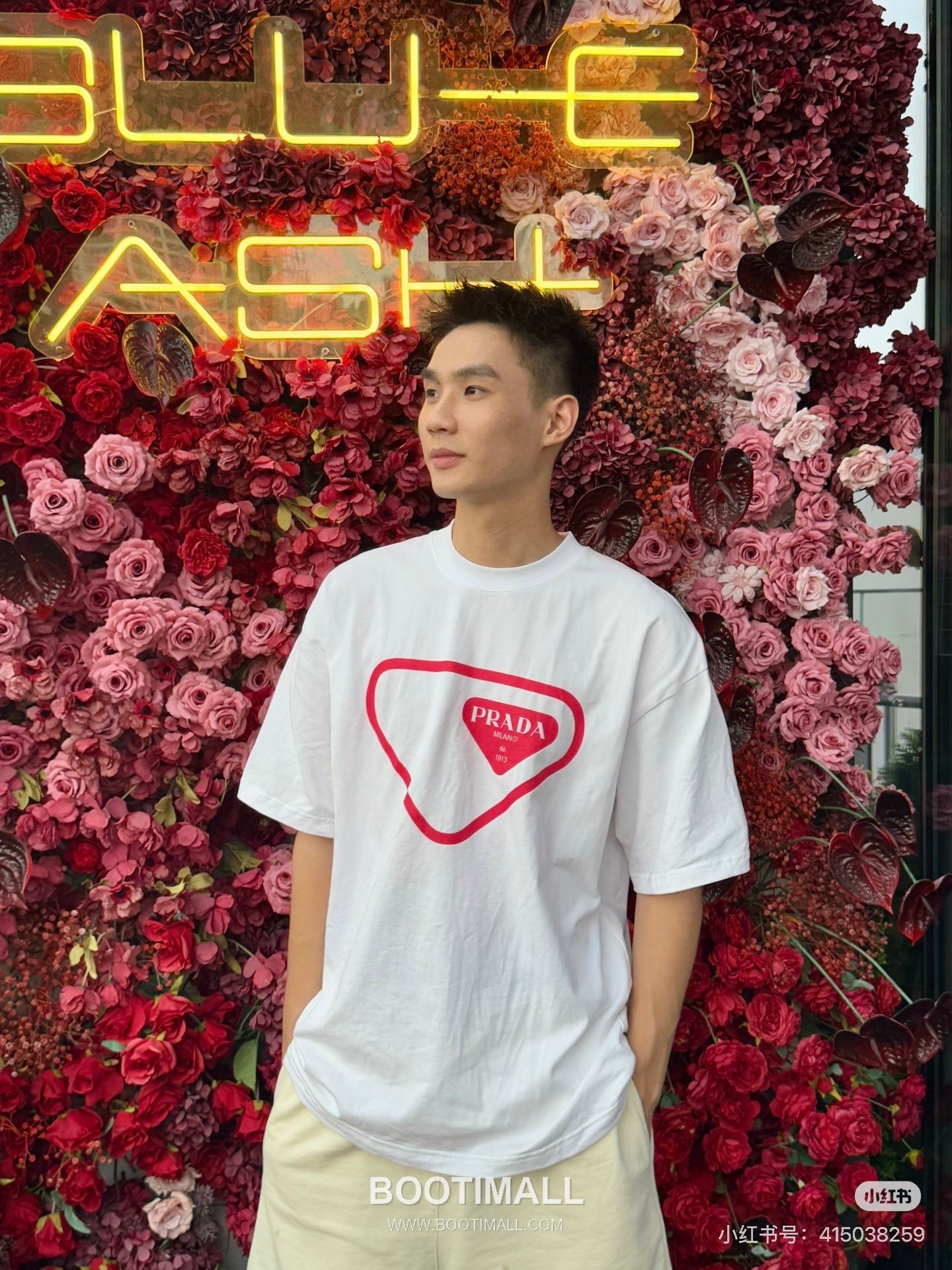 Prada SS26 Flocked Triangle Logo Heavy Cotton T-Shirt 프라다 SS26 플록 트라이앵글 로고 헤비 코튼 티셔츠 SG26217 1