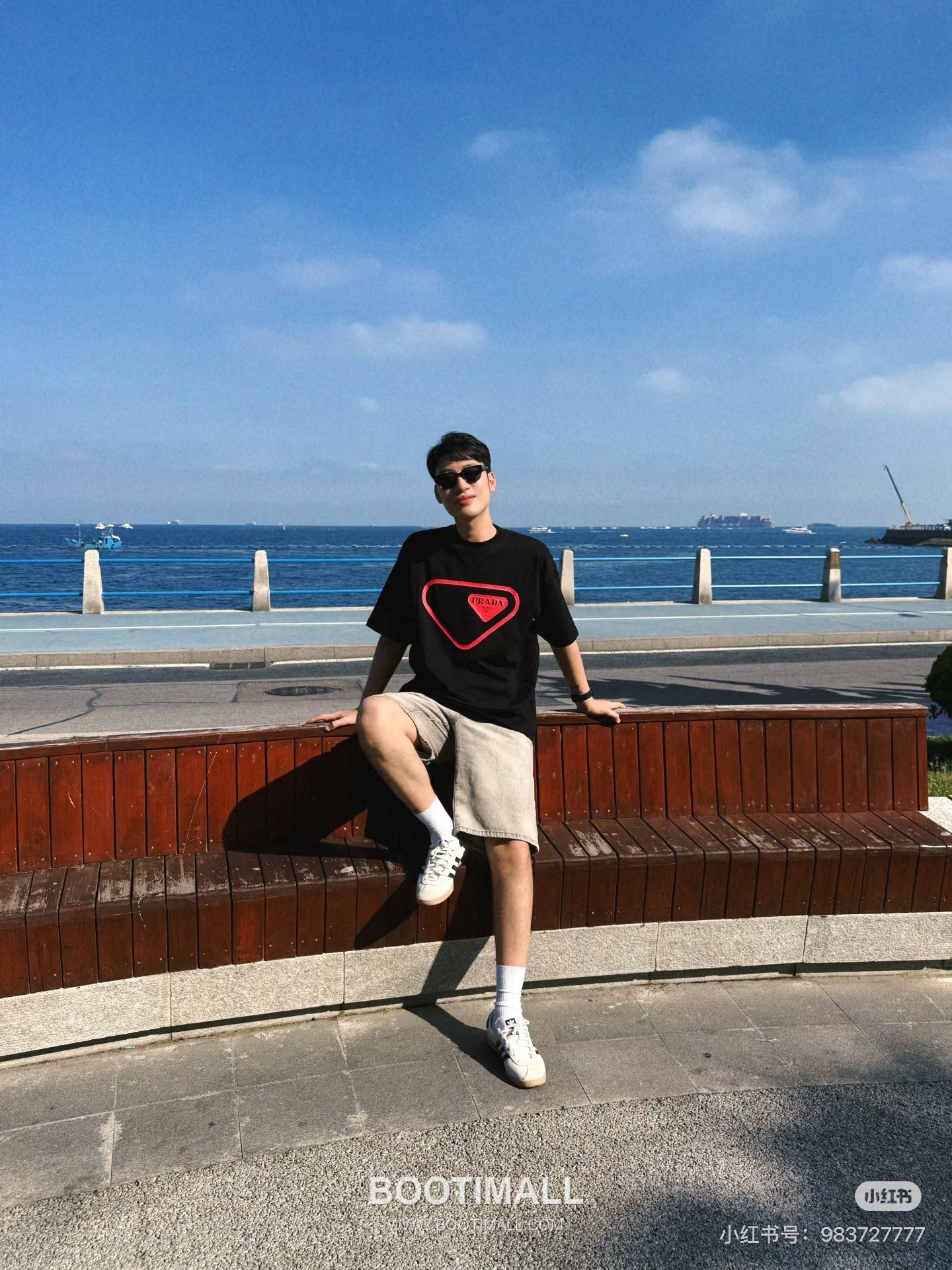 Prada SS26 Flocked Triangle Logo Heavy Cotton T-Shirt 프라다 SS26 플록 트라이앵글 로고 헤비 코튼 티셔츠 SG26217 4