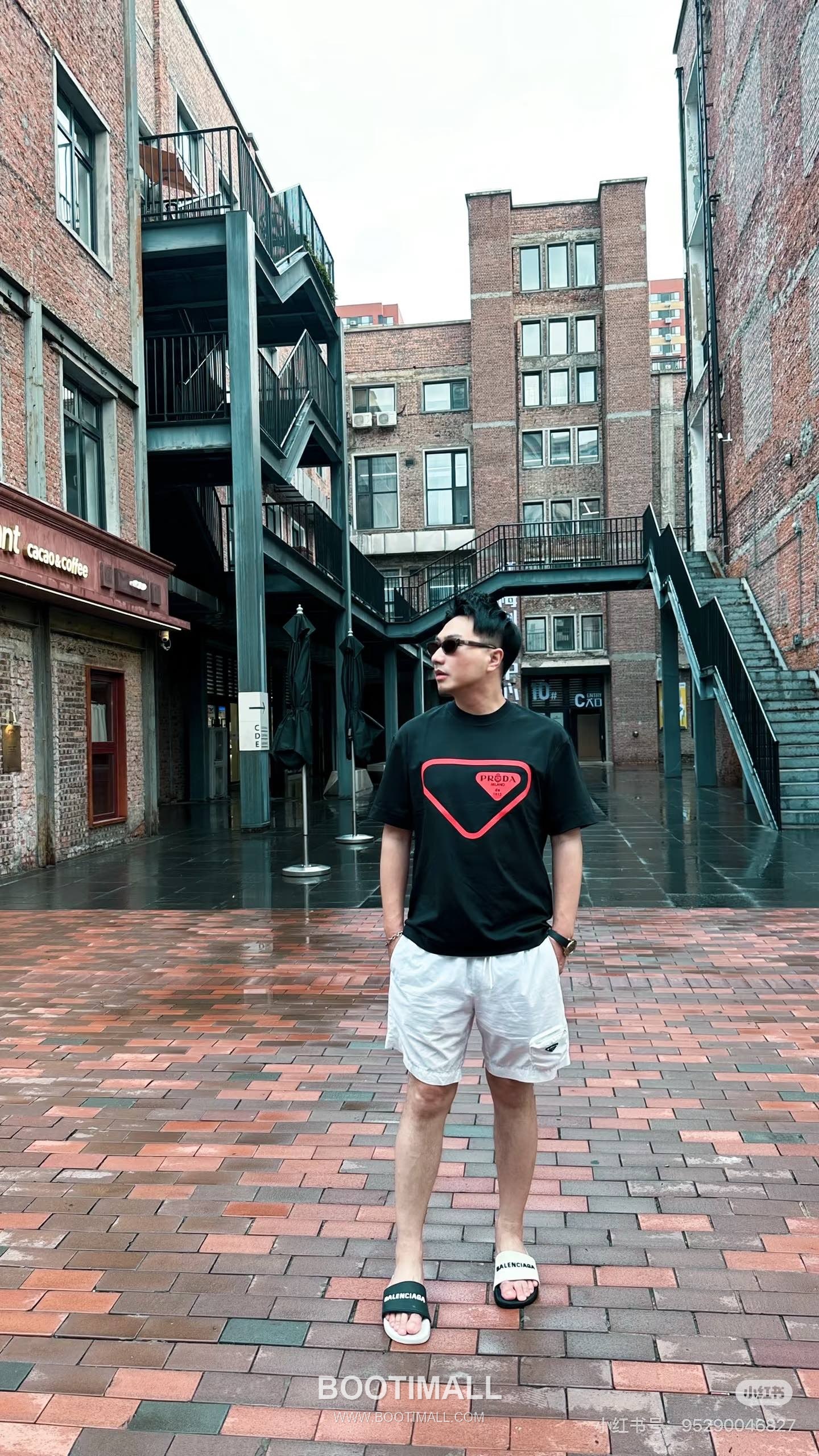 Prada SS26 Flocked Triangle Logo Heavy Cotton T-Shirt 프라다 SS26 플록 트라이앵글 로고 헤비 코튼 티셔츠 SG26217 5