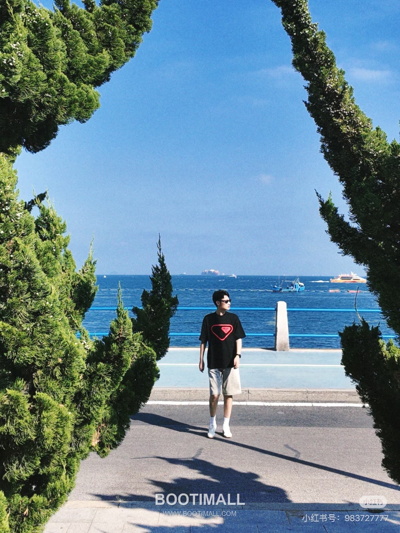 Prada SS26 Flocked Triangle Logo Heavy Cotton T-Shirt 프라다 SS26 플록 트라이앵글 로고 헤비 코튼 티셔츠 SG26217 6