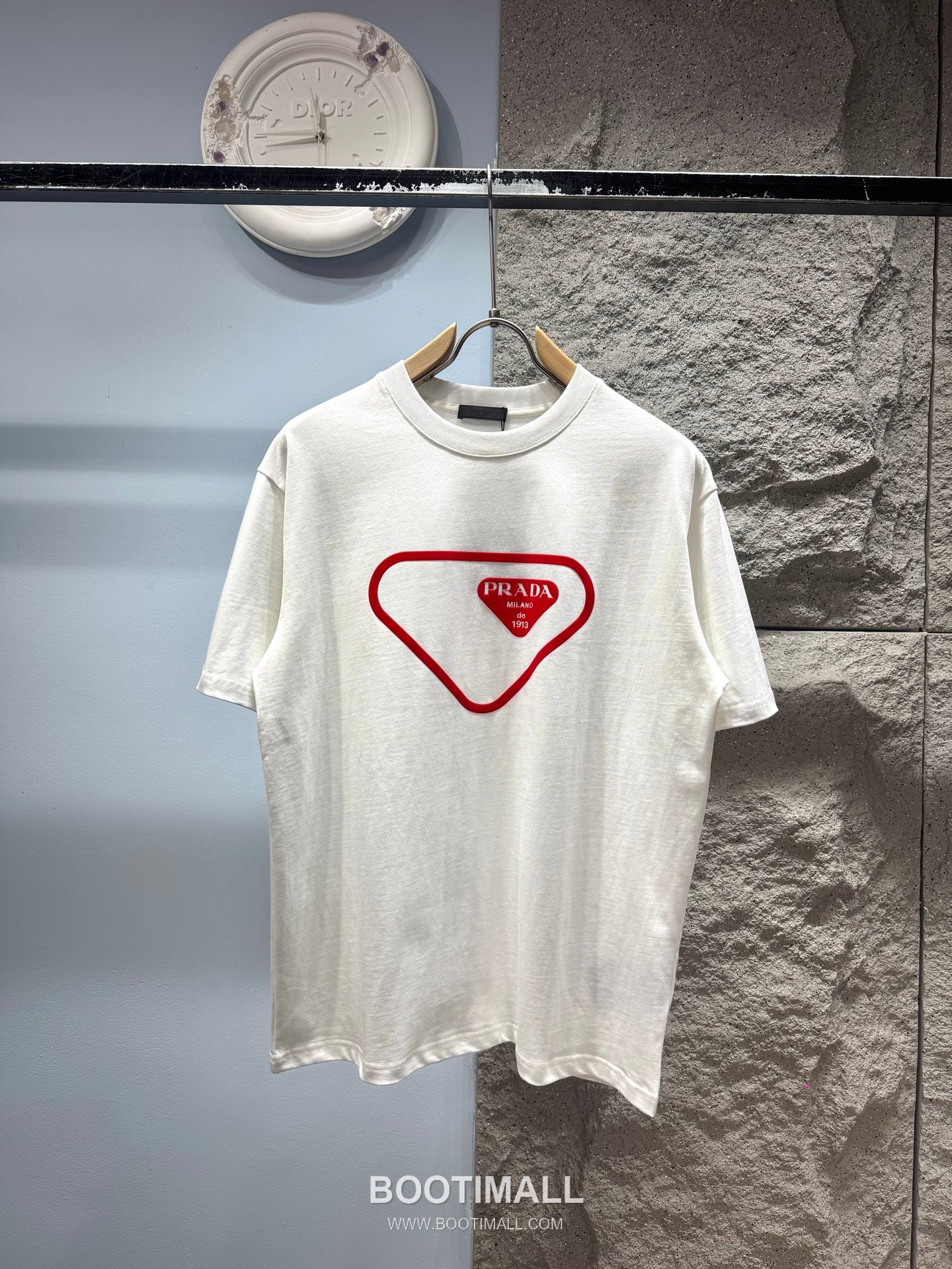 Prada SS26 Flocked Triangle Logo Heavy Cotton T-Shirt 프라다 SS26 플록 트라이앵글 로고 헤비 코튼 티셔츠 SG26217 7