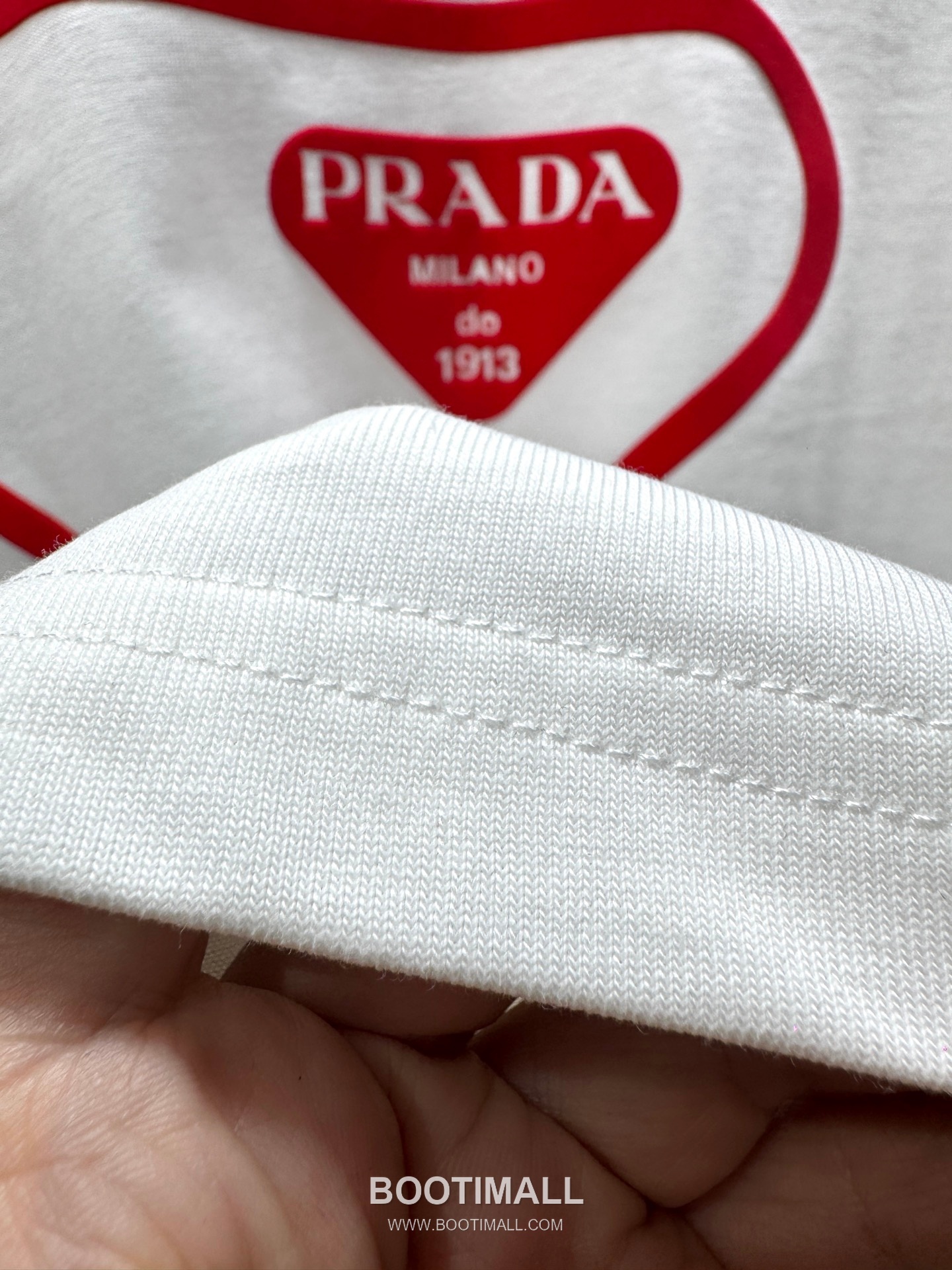 Prada SS26 Flocked Triangle Logo Heavy Cotton T-Shirt 프라다 SS26 플록 트라이앵글 로고 헤비 코튼 티셔츠 SG26217 12
