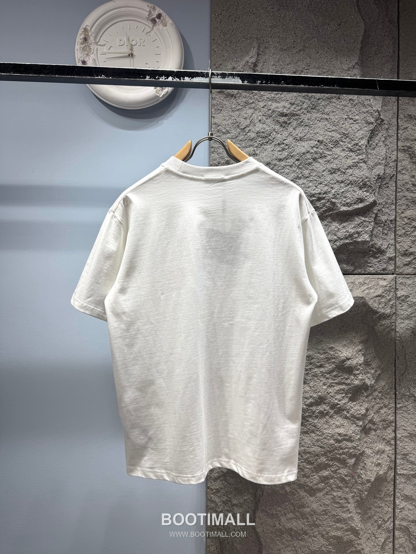 Prada SS26 Flocked Triangle Logo Heavy Cotton T-Shirt 프라다 SS26 플록 트라이앵글 로고 헤비 코튼 티셔츠 SG26217 15