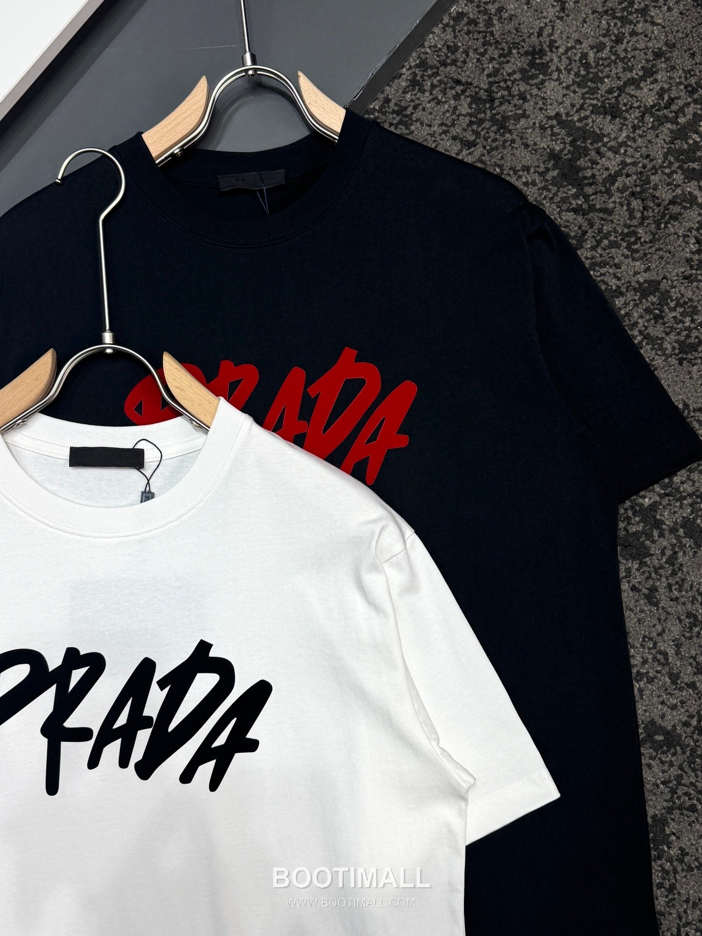 Prada SS26 Graffiti Print Heavy Cotton T-Shirt 프라다 SS26 그래피티 프린트 헤비 코튼 티셔츠 SG26260 3