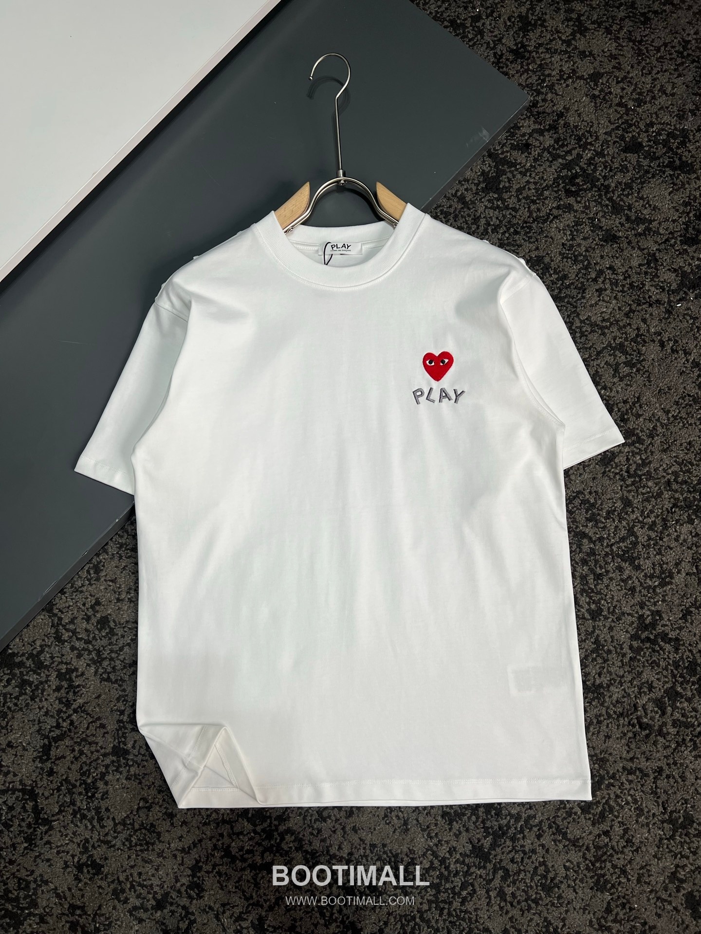 Comme des Garçons Play SS26 Heart Eyes Embroidered Heavy Cotton T-Shirt 꼼데가르송플레이 SS26 하트 아이즈 자수 헤비 코튼 티셔츠 AMC6842 1