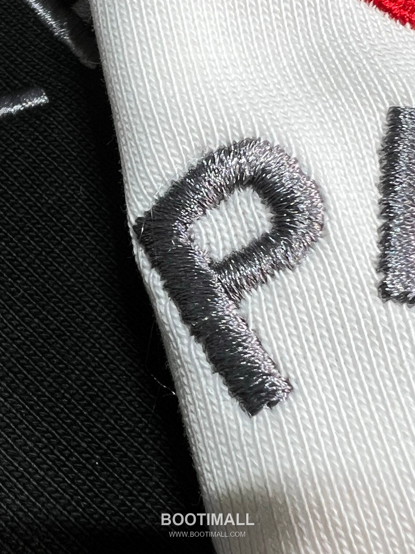 Comme des Garçons Play SS26 Heart Eyes Embroidered Heavy Cotton T-Shirt 꼼데가르송플레이 SS26 하트 아이즈 자수 헤비 코튼 티셔츠 AMC6842 7