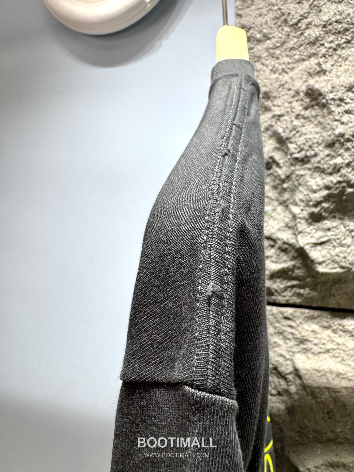 Chrome Hearts SS26 Distressed Horseshoe Discharge Print Cotton T-Shirt 크롬하츠 SS26 디스트로이드 호스슈 프린트 코튼 티셔츠 XL13501 8