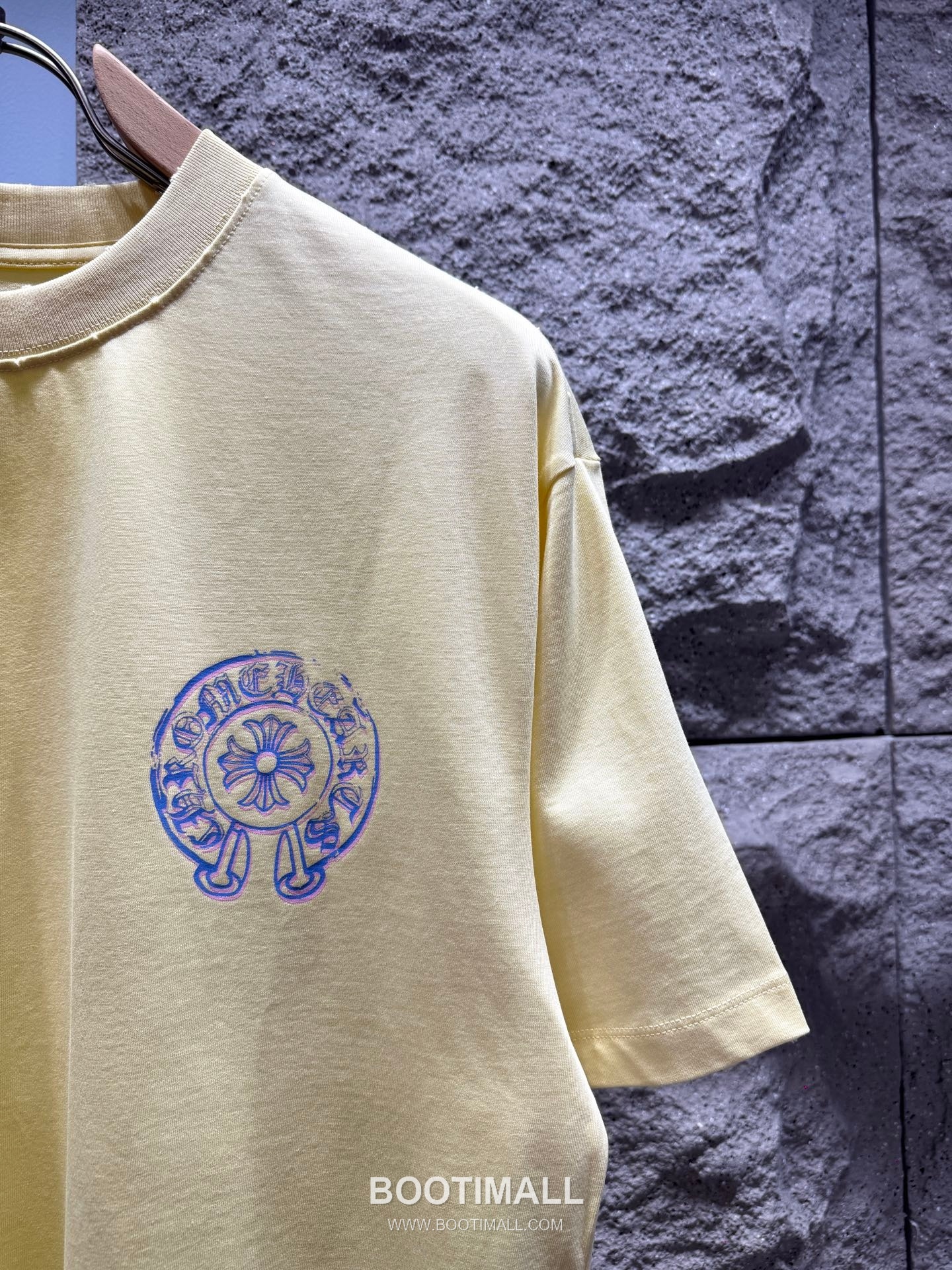 Chrome Hearts SS26 Distressed Horseshoe Discharge Print Cotton T-Shirt 크롬하츠 SS26 디스트로이드 호스슈 프린트 코튼 티셔츠 XL13501 3