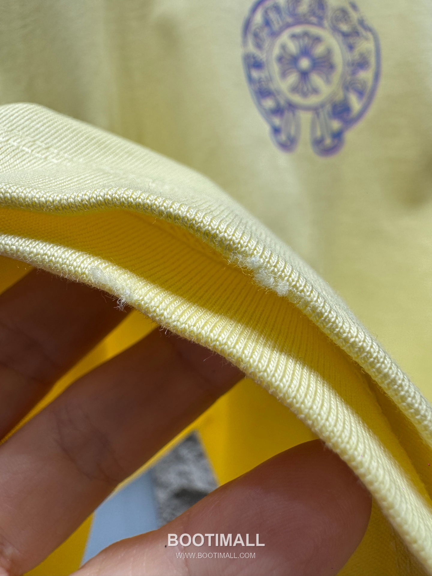 Chrome Hearts SS26 Distressed Horseshoe Discharge Print Cotton T-Shirt 크롬하츠 SS26 디스트로이드 호스슈 프린트 코튼 티셔츠 XL13501 5