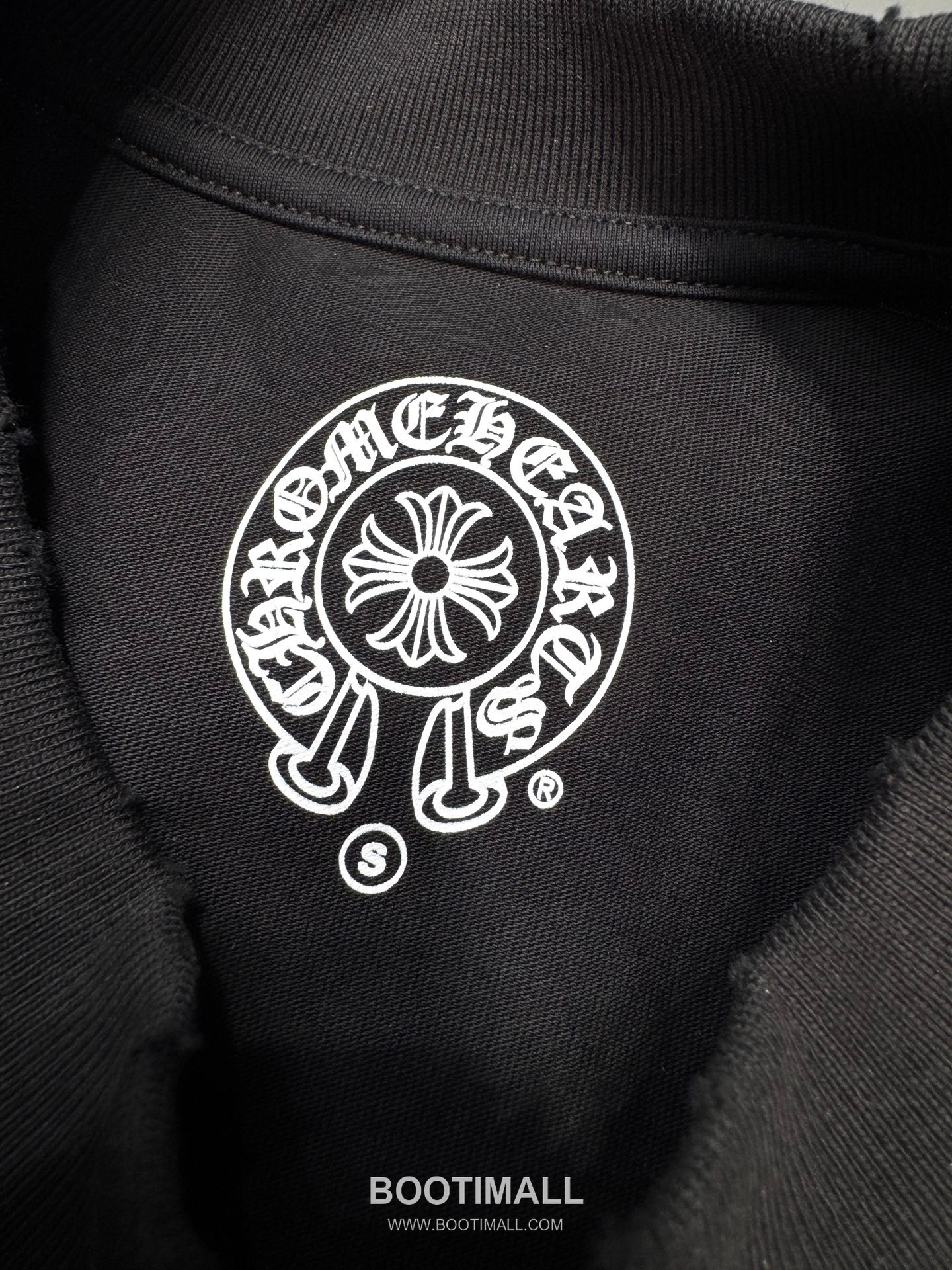 Chrome Hearts SS26 Distressed Horseshoe Discharge Print Cotton T-Shirt 크롬하츠 SS26 디스트로이드 호스슈 프린트 코튼 티셔츠 XL13501 6