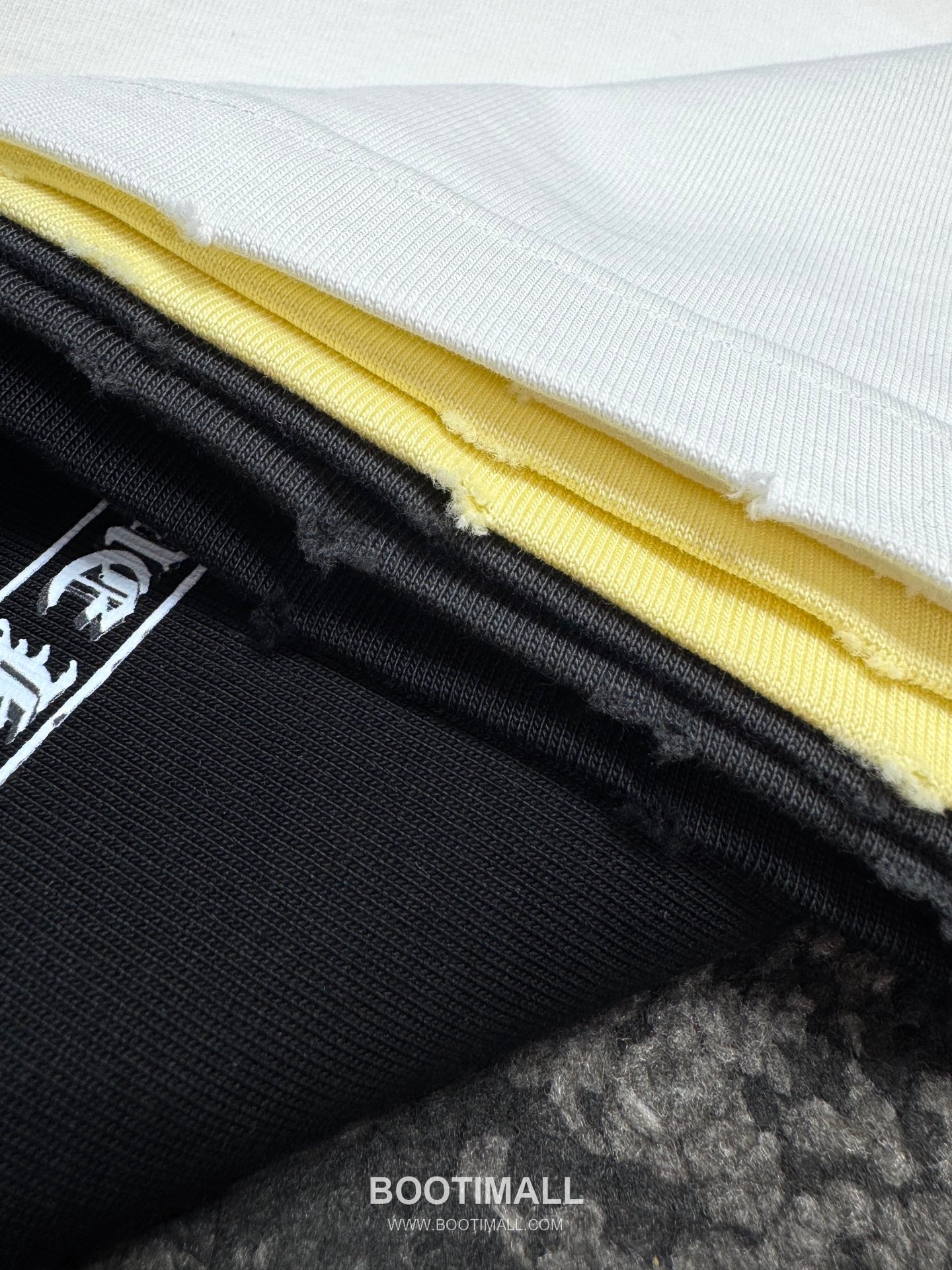 Chrome Hearts SS26 Distressed Horseshoe Discharge Print Cotton T-Shirt 크롬하츠 SS26 디스트로이드 호스슈 프린트 코튼 티셔츠 XL13501 7