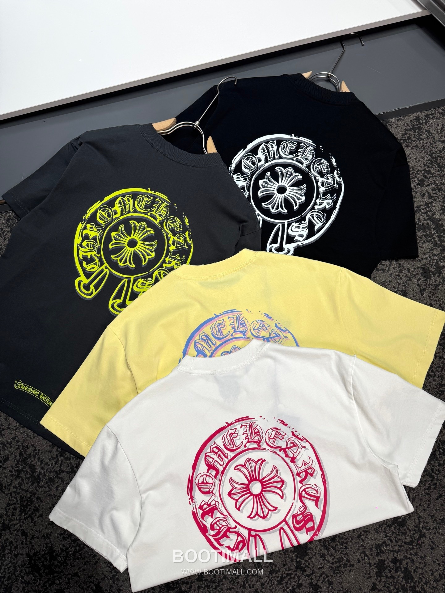 Chrome Hearts SS26 Distressed Horseshoe Discharge Print Cotton T-Shirt 크롬하츠 SS26 디스트로이드 호스슈 프린트 코튼 티셔츠 XL13501 9