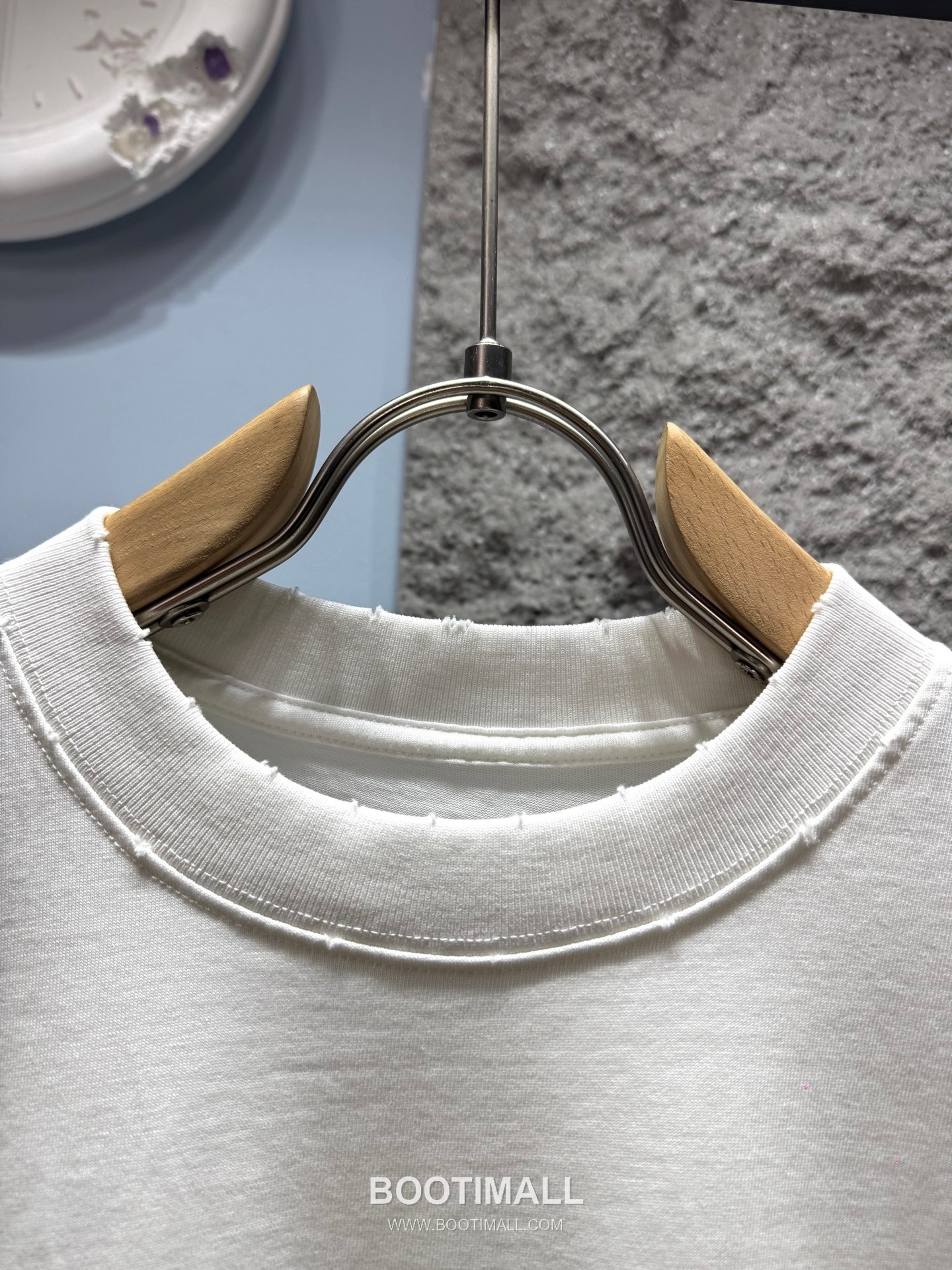 Chrome Hearts SS26 Distressed Horseshoe Discharge Print Cotton T-Shirt 크롬하츠 SS26 디스트로이드 호스슈 프린트 코튼 티셔츠 XL13501 11