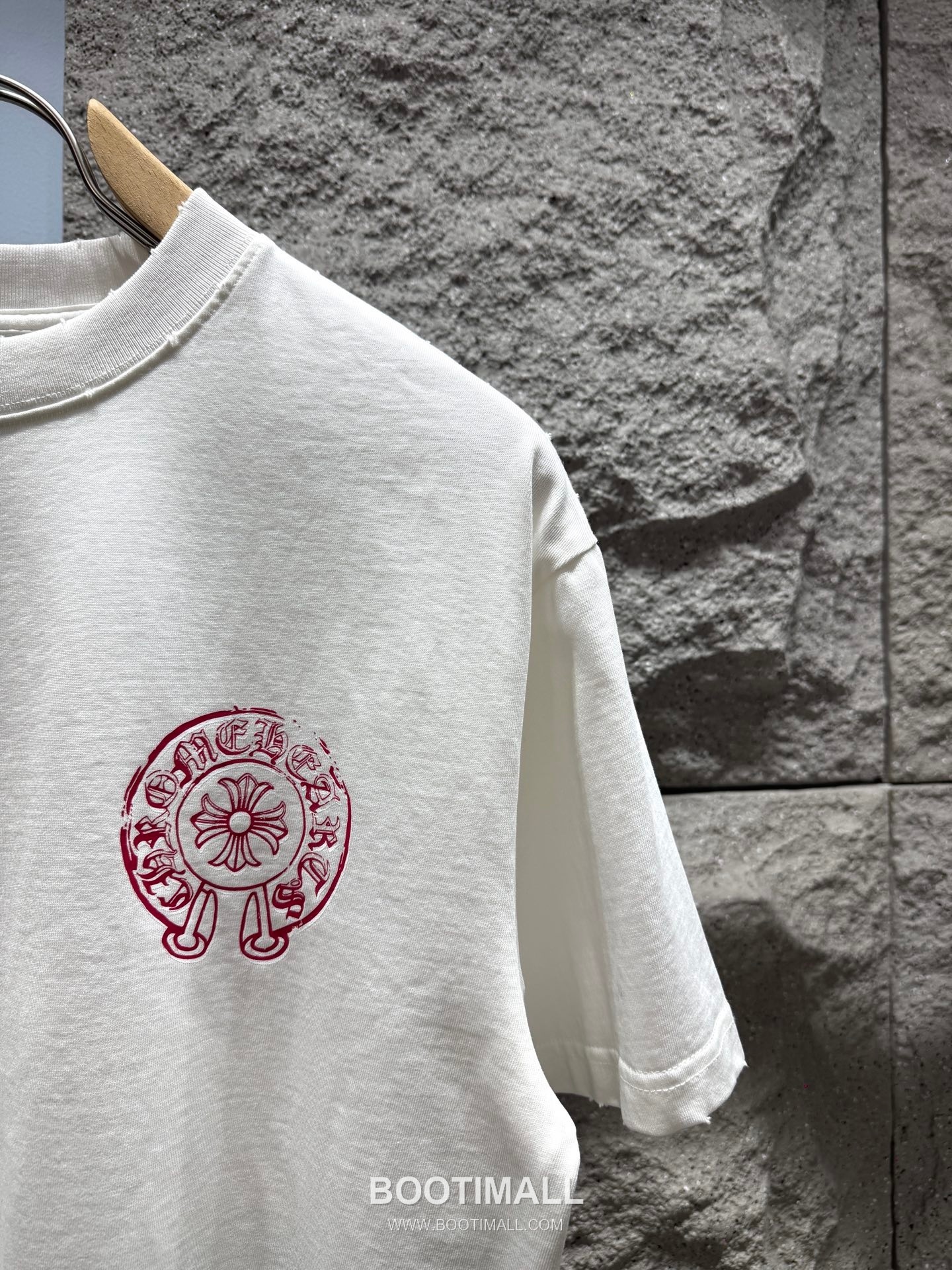 Chrome Hearts SS26 Distressed Horseshoe Discharge Print Cotton T-Shirt 크롬하츠 SS26 디스트로이드 호스슈 프린트 코튼 티셔츠 XL13501 12