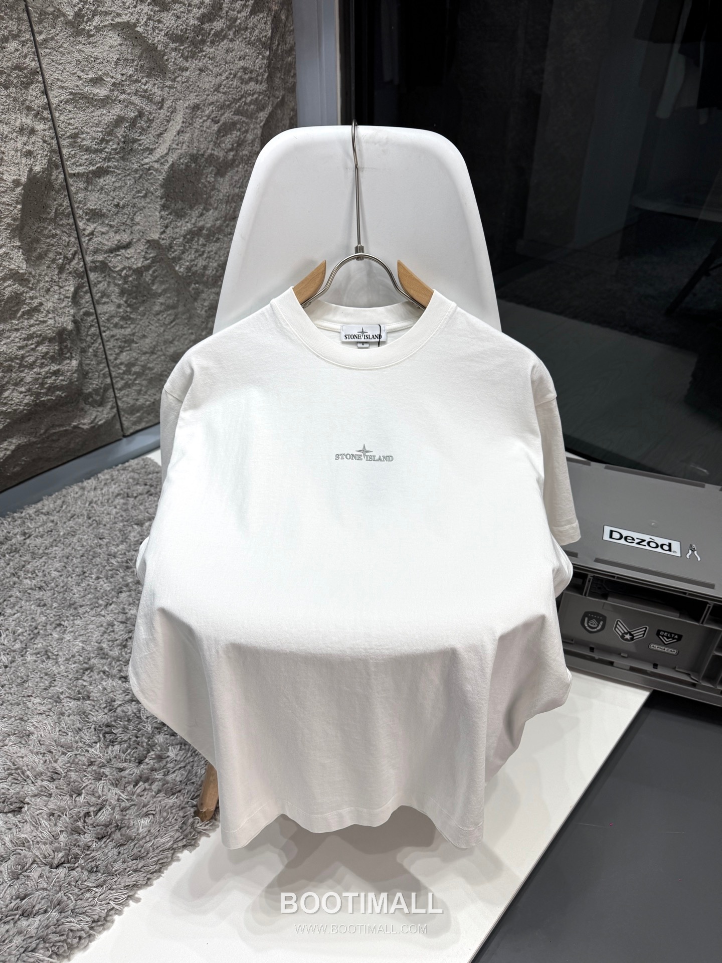 Stone Island SS26 Compass Logo Print Heavy Cotton T-Shirt 스톤아일랜드 SS26 컴퍼스 로고 프린트 헤비 코튼 티셔츠 WG26881 1