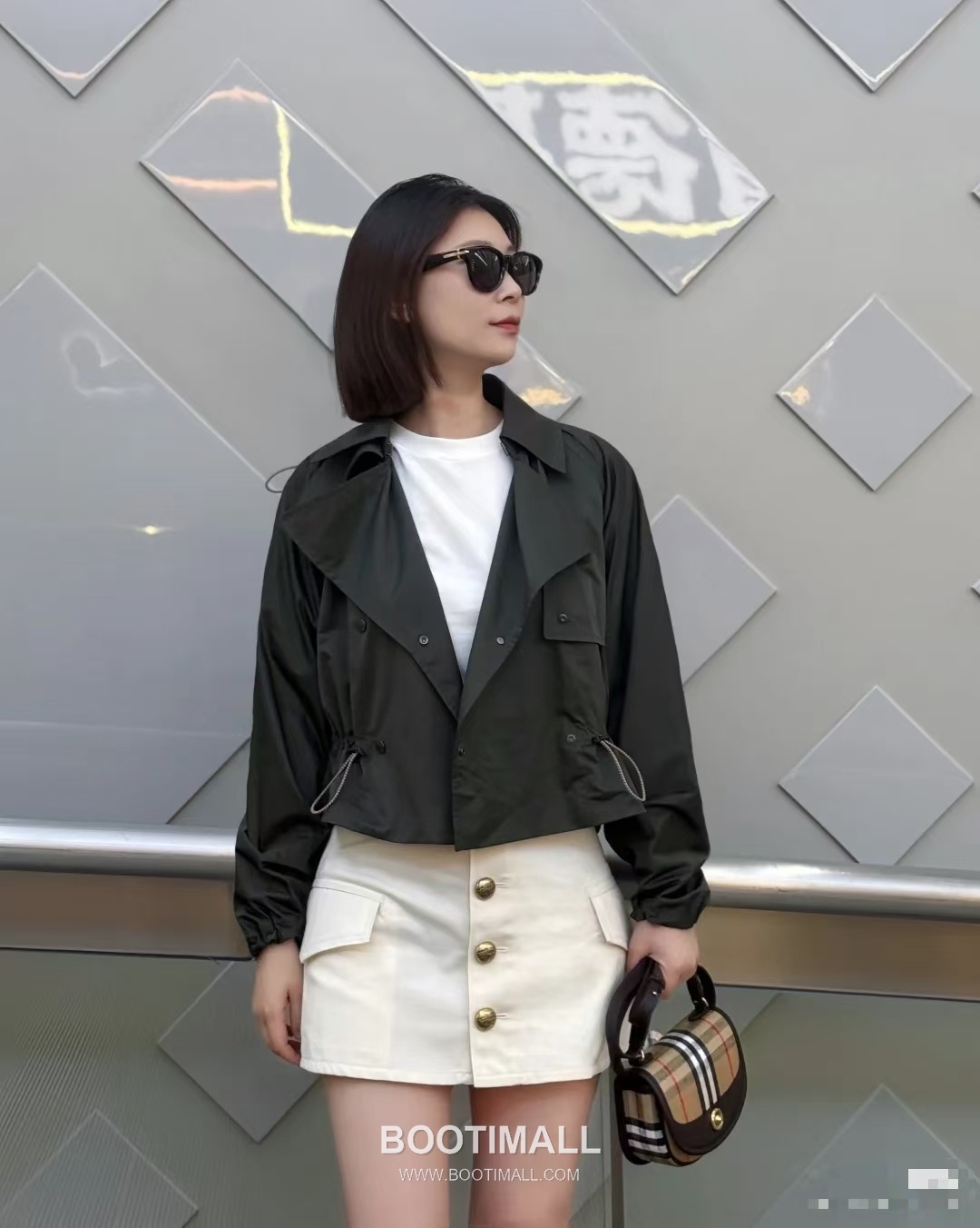 Burberry SS26 Lightweight Gabardine Hooded Trench Coat 버버리 SS26 라이트웨이트 개버딘 후드 트렌치 코트 4