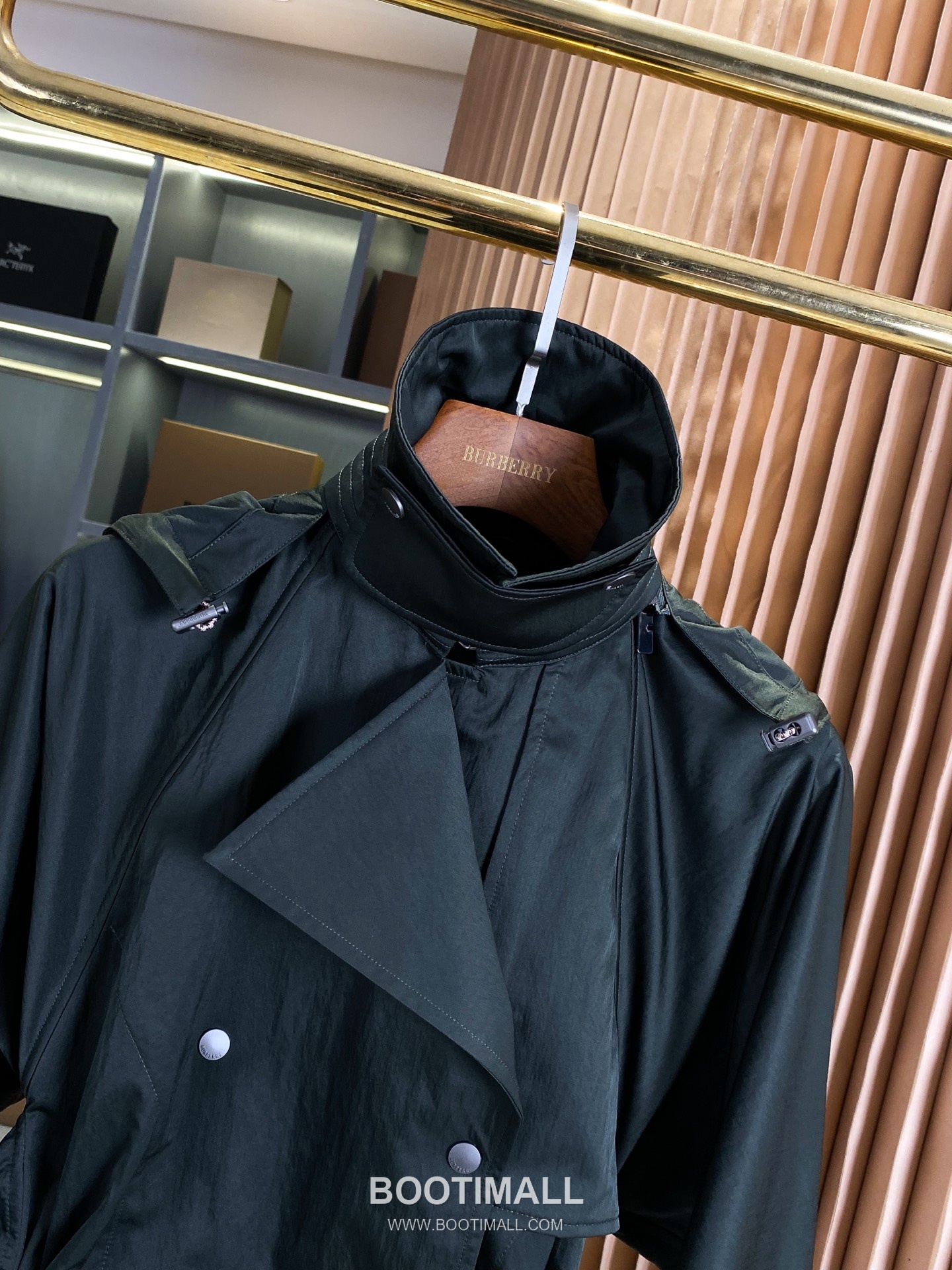 Burberry SS26 Lightweight Gabardine Hooded Trench Coat 버버리 SS26 라이트웨이트 개버딘 후드 트렌치 코트 8