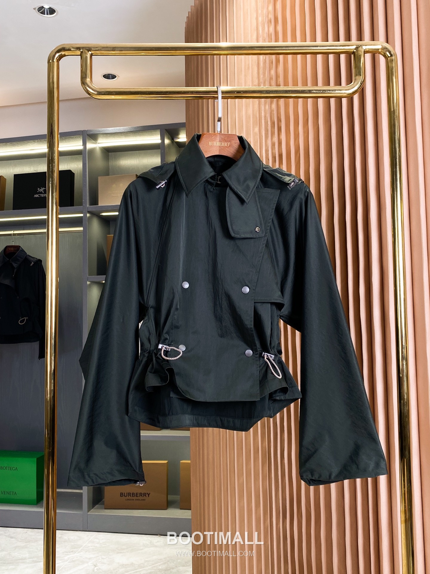 Burberry SS26 Lightweight Gabardine Hooded Trench Coat 버버리 SS26 라이트웨이트 개버딘 후드 트렌치 코트 10