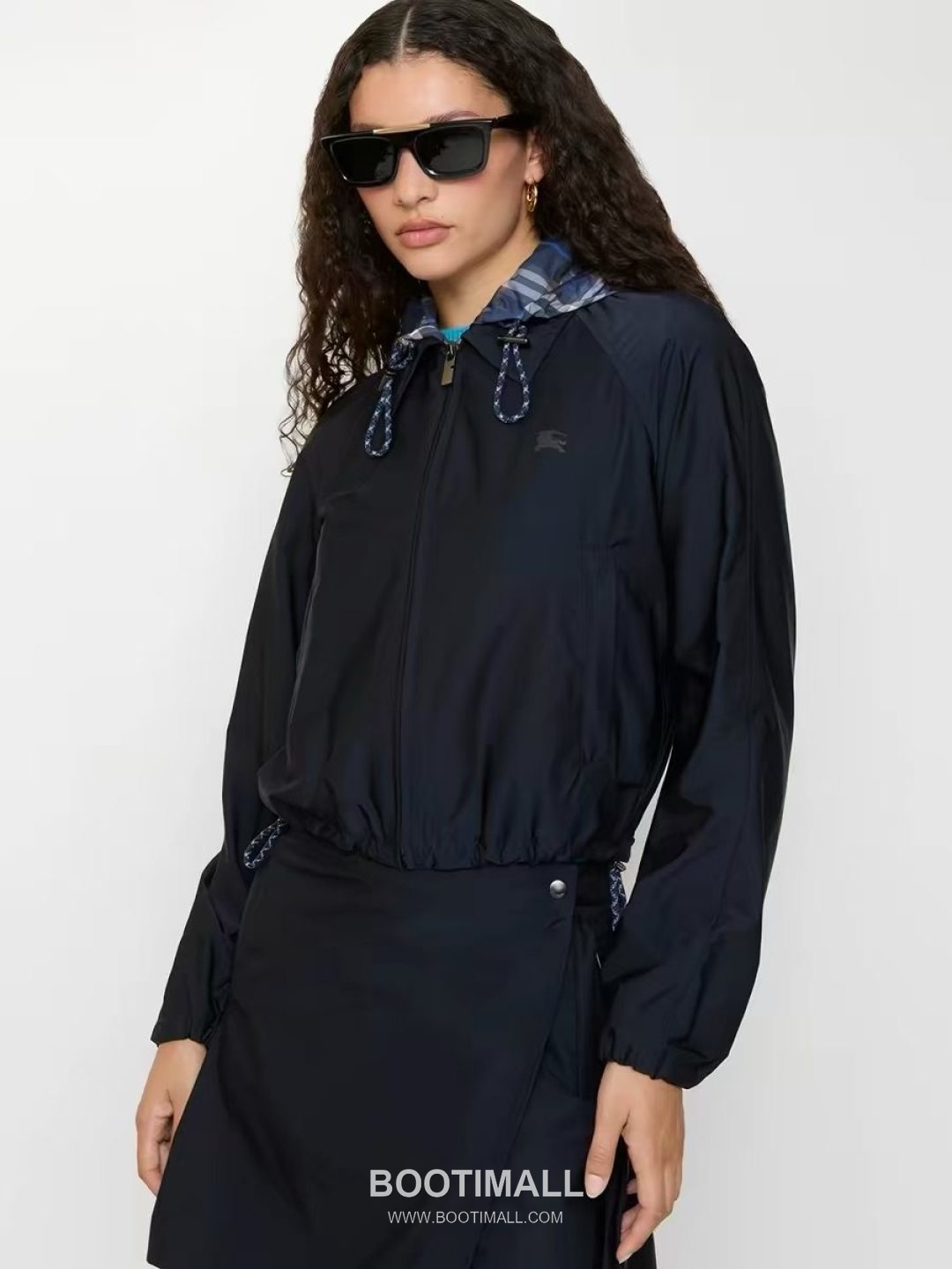 Burberry SS26 EKD Embroidered Nylon Hooded Cropped Jacket 버버리 SS26 EKD 자수 나일론 후드 크롭 재킷 9