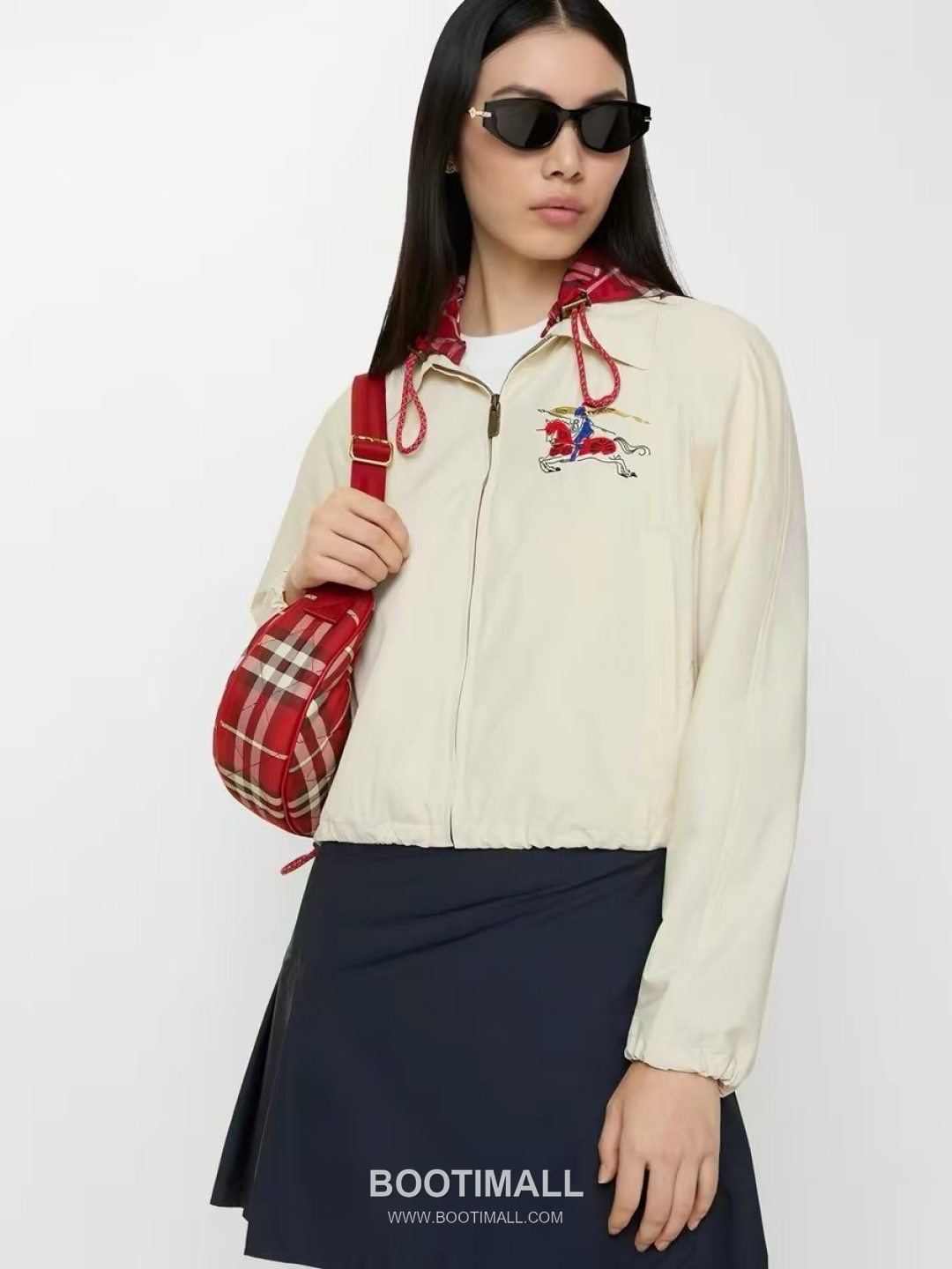 Burberry SS26 EKD Embroidered Nylon Hooded Cropped Jacket 버버리 SS26 EKD 자수 나일론 후드 크롭 재킷 11