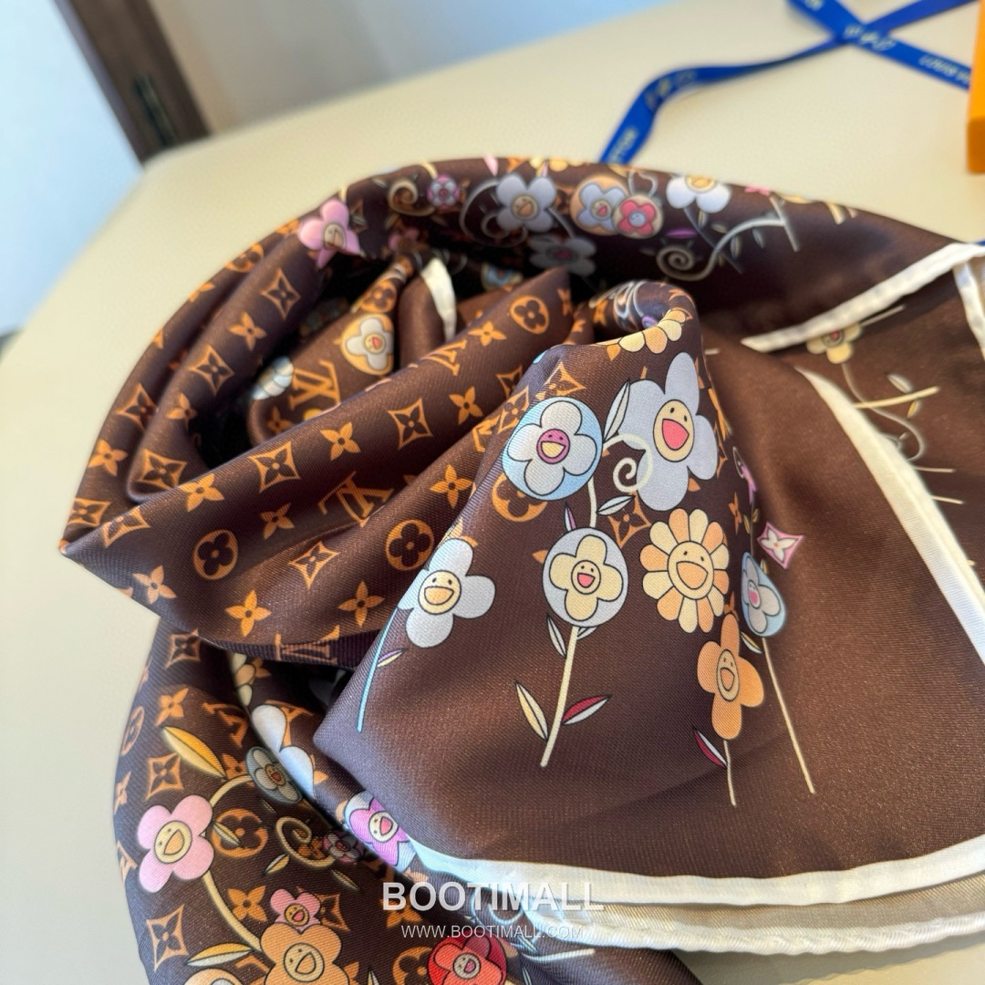 Louis Vuitton x Takashi Murakami Monogram Superflat Flowers Silk Square Scarf 100% Mulberry Silk Print Scarf 루이비통 x 무라카미 타카시 모노그램 슈퍼플랫 플라워 실크 스퀘어 스카프 90cm 7