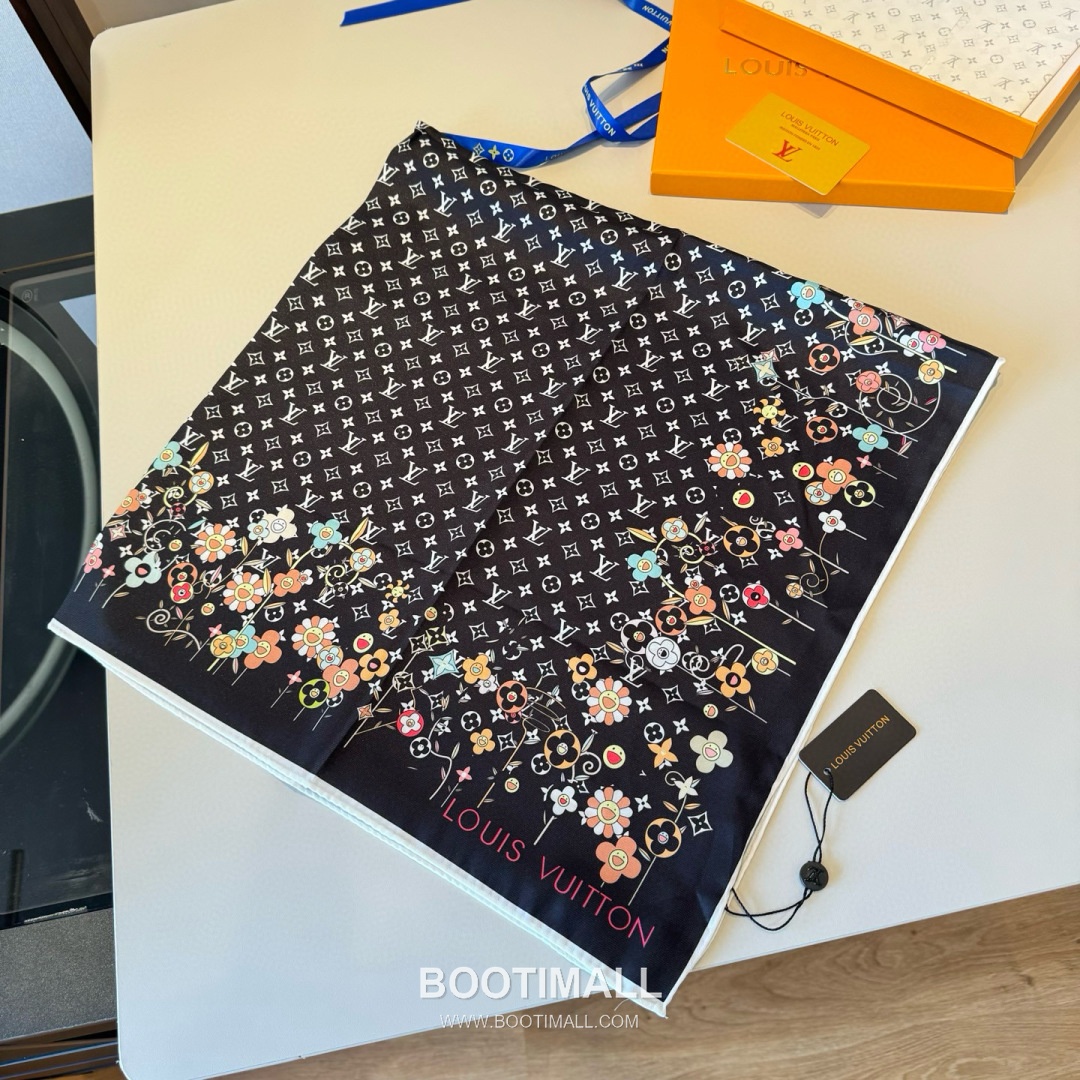 Louis Vuitton x Takashi Murakami Monogram Superflat Flowers Silk Square Scarf 100% Mulberry Silk Print Scarf 루이비통 x 무라카미 타카시 모노그램 슈퍼플랫 플라워 실크 스퀘어 스카프 90cm 2