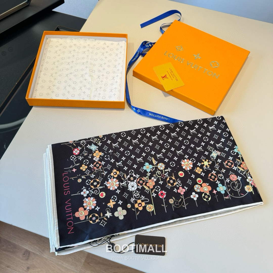 Louis Vuitton x Takashi Murakami Monogram Superflat Flowers Silk Square Scarf 100% Mulberry Silk Print Scarf 루이비통 x 무라카미 타카시 모노그램 슈퍼플랫 플라워 실크 스퀘어 스카프 90cm 3