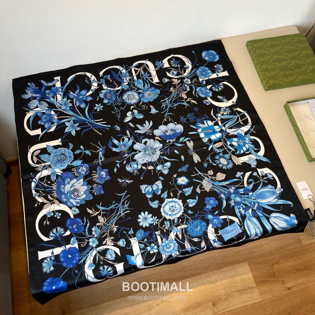 Gucci Logo Floral Silk Square Scarf 100% Silk Print Scarf 구찌 로고 플로럴 실크 스퀘어 스카프 90cm 1