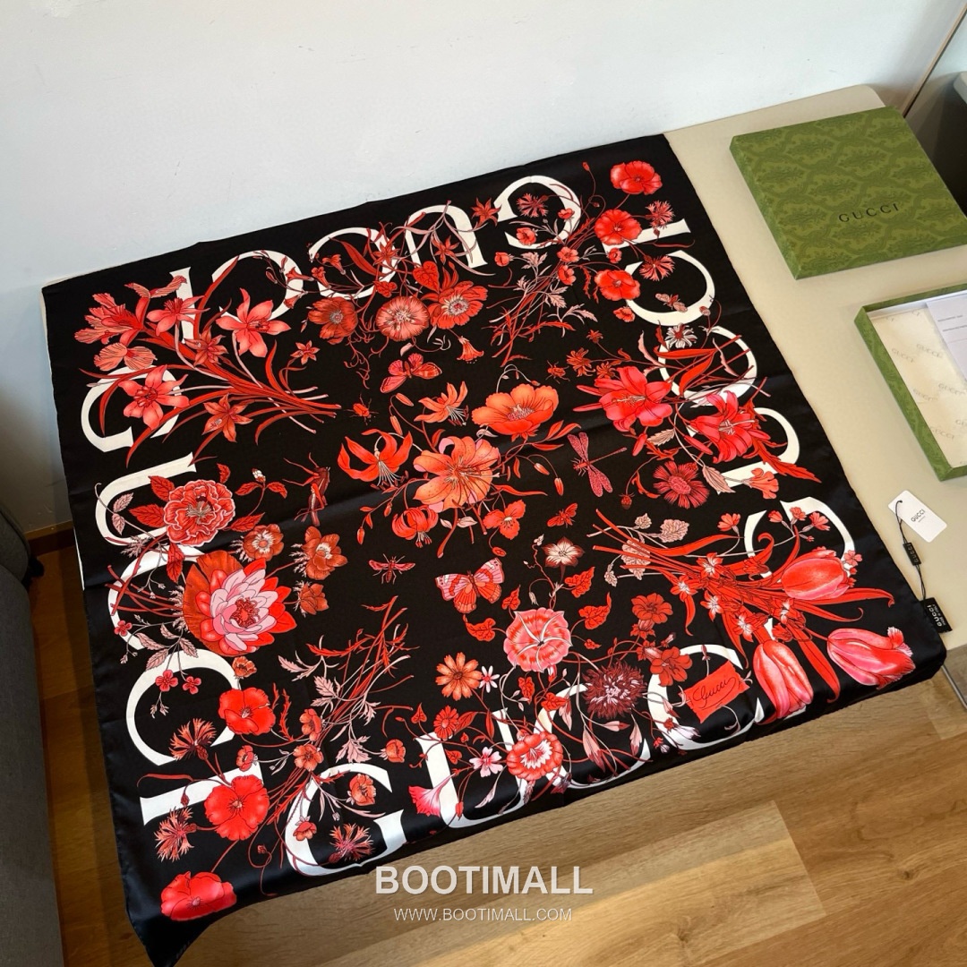 Gucci Logo Floral Silk Square Scarf 100% Silk Print Scarf 구찌 로고 플로럴 실크 스퀘어 스카프 90cm 1