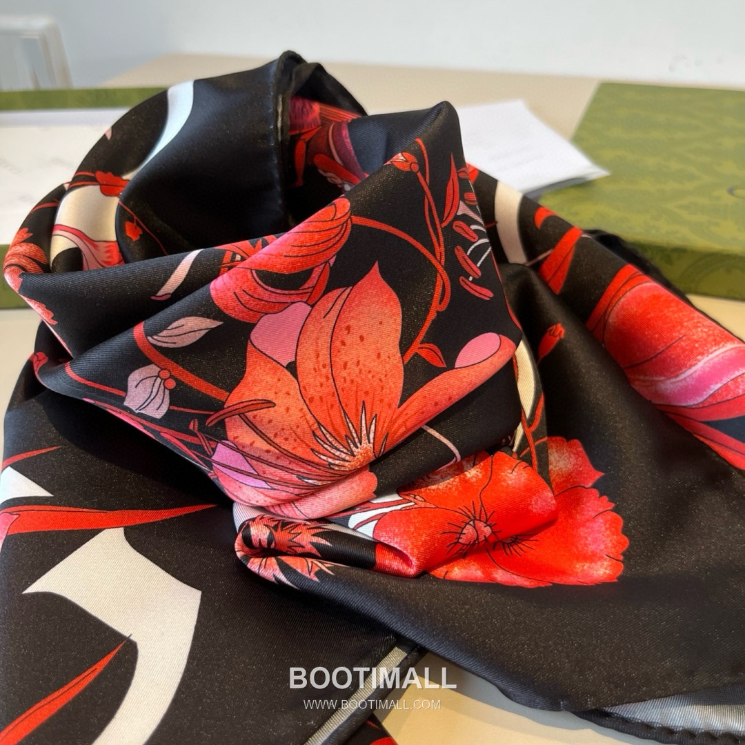 Gucci Logo Floral Silk Square Scarf 100% Silk Print Scarf 구찌 로고 플로럴 실크 스퀘어 스카프 90cm 7