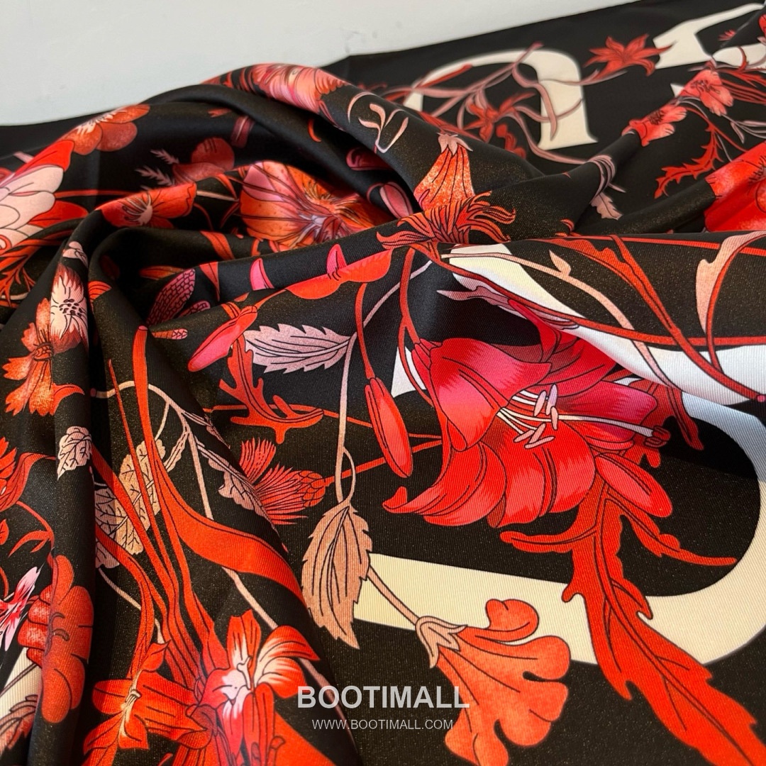 Gucci Logo Floral Silk Square Scarf 100% Silk Print Scarf 구찌 로고 플로럴 실크 스퀘어 스카프 90cm 8