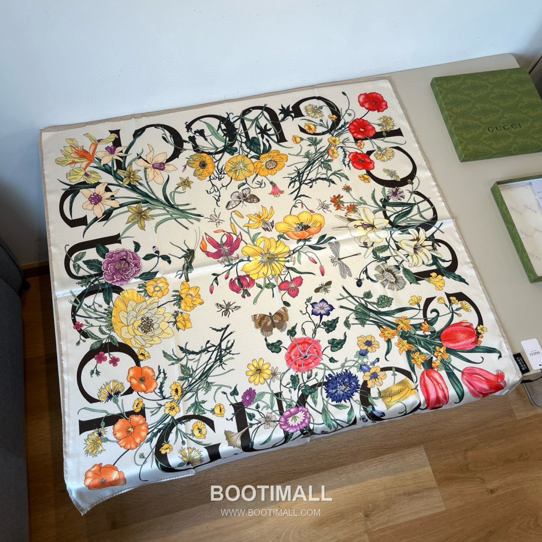 Gucci Logo Floral Silk Square Scarf 100% Silk Print Scarf 구찌 로고 플로럴 실크 스퀘어 스카프 90cm 1