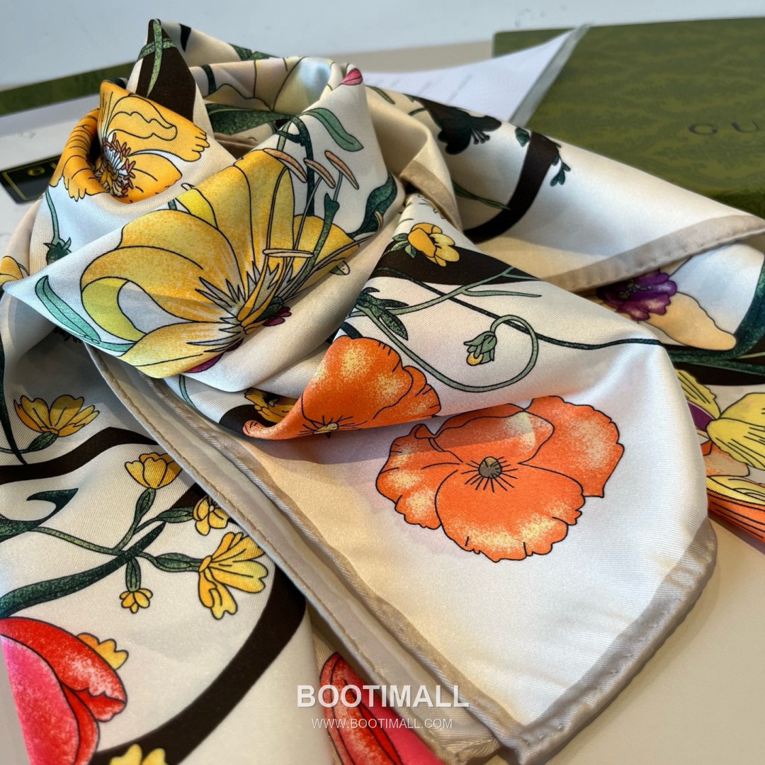 Gucci Logo Floral Silk Square Scarf 100% Silk Print Scarf 구찌 로고 플로럴 실크 스퀘어 스카프 90cm 6